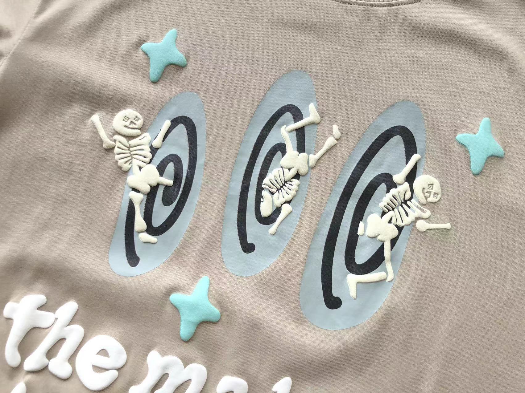 T-Shirt Broken Planet The madness never ends