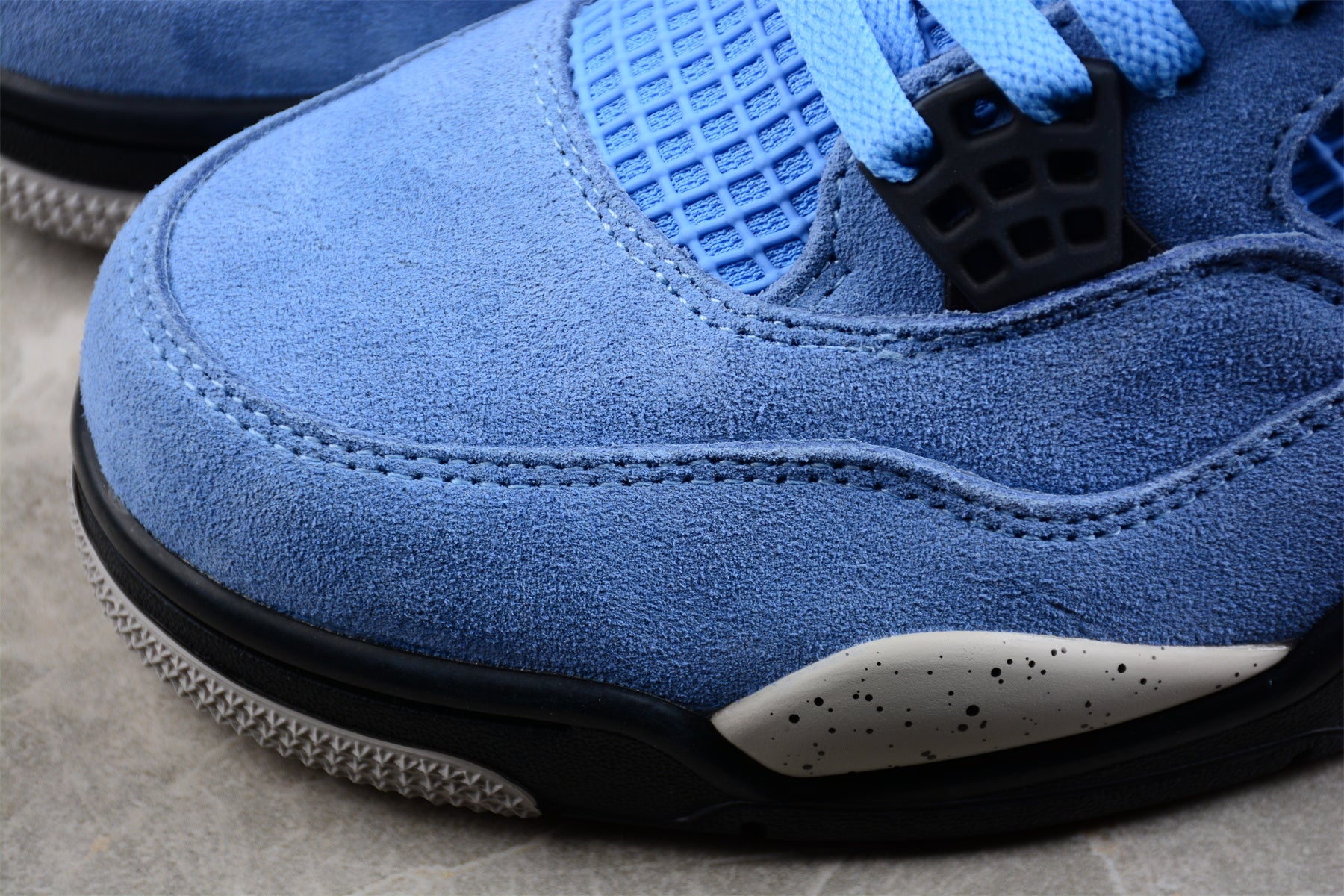 Jordan 4 Retro University Blue