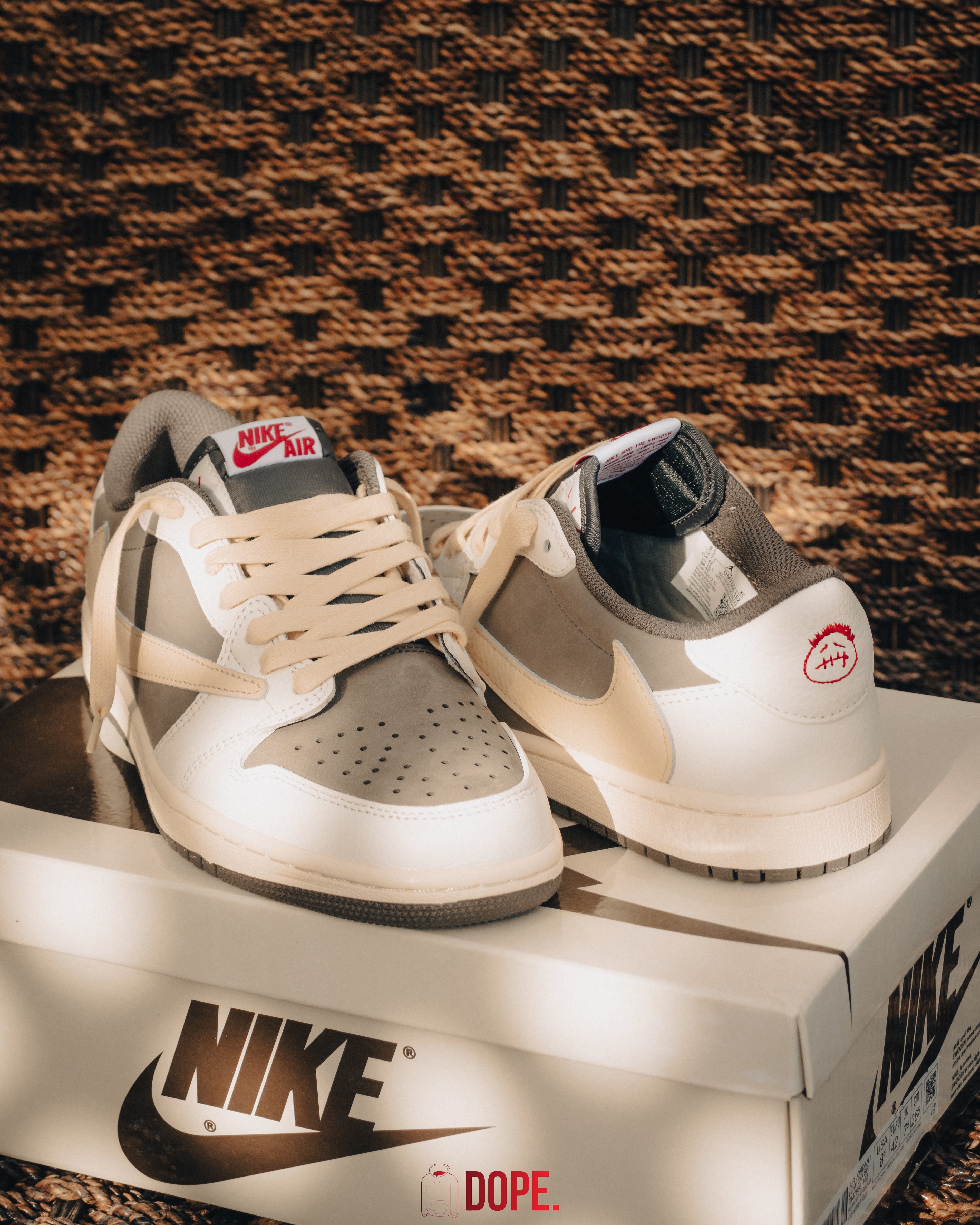 Jordan 1 Retro Low OG SP Travis Scott Reverse Mocha