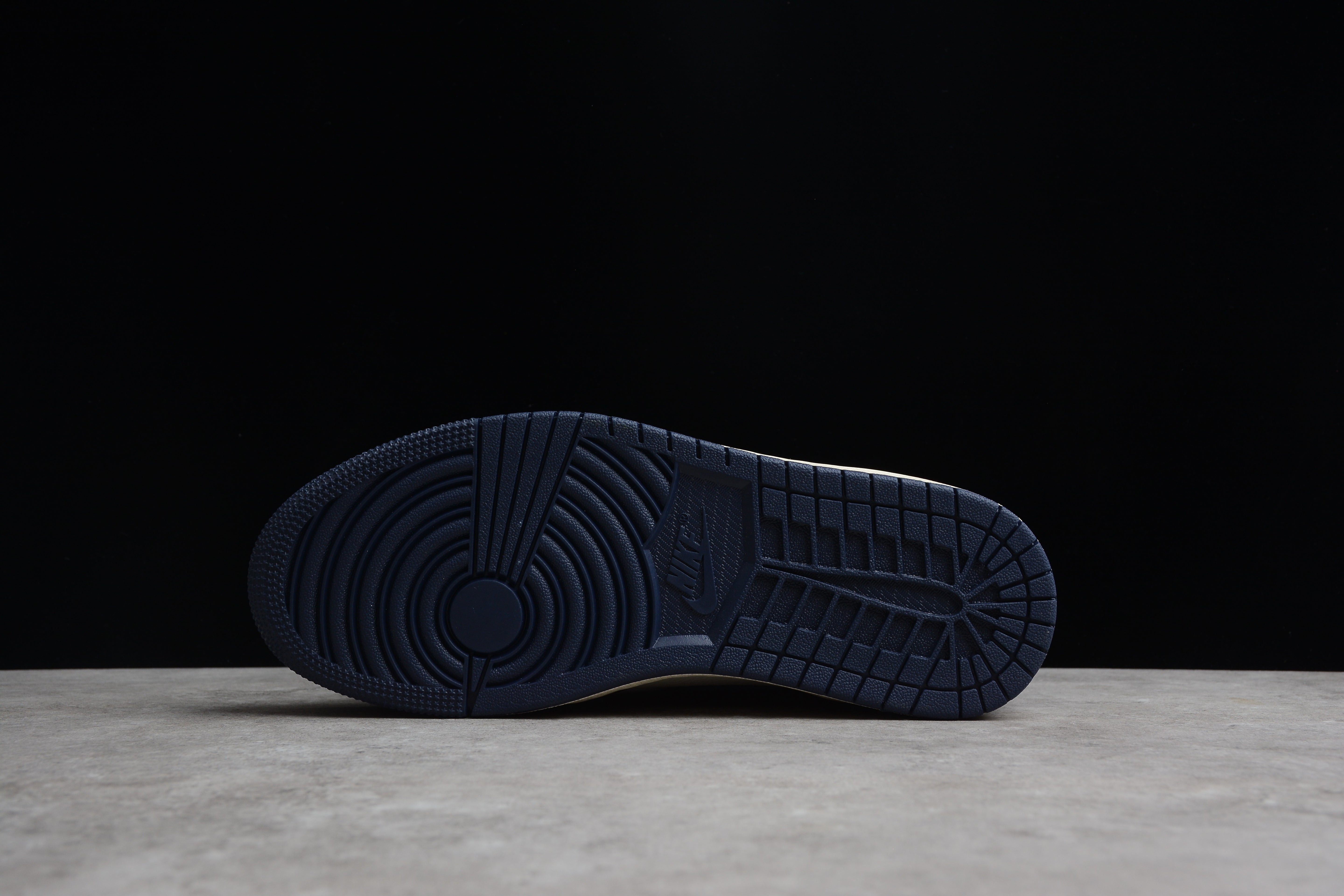 Jordan 1 Retro High Obsidian