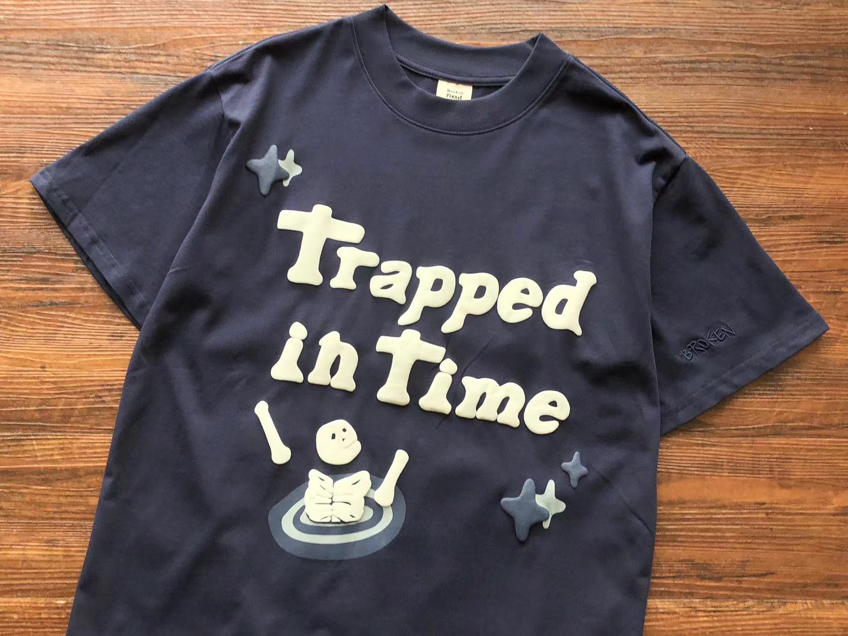 T-Shirt Broken Planet Trapped In Time