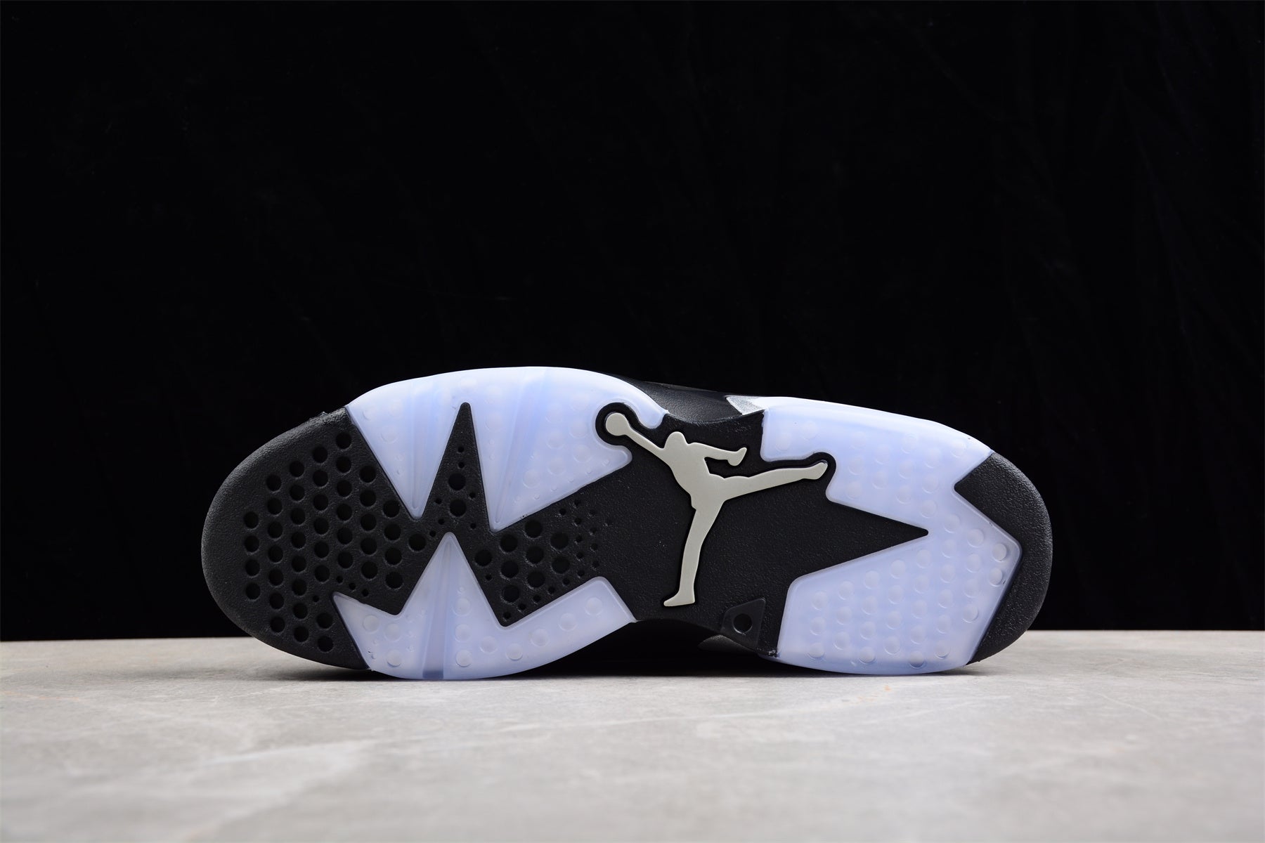 Jordan 6 Retro Chrome