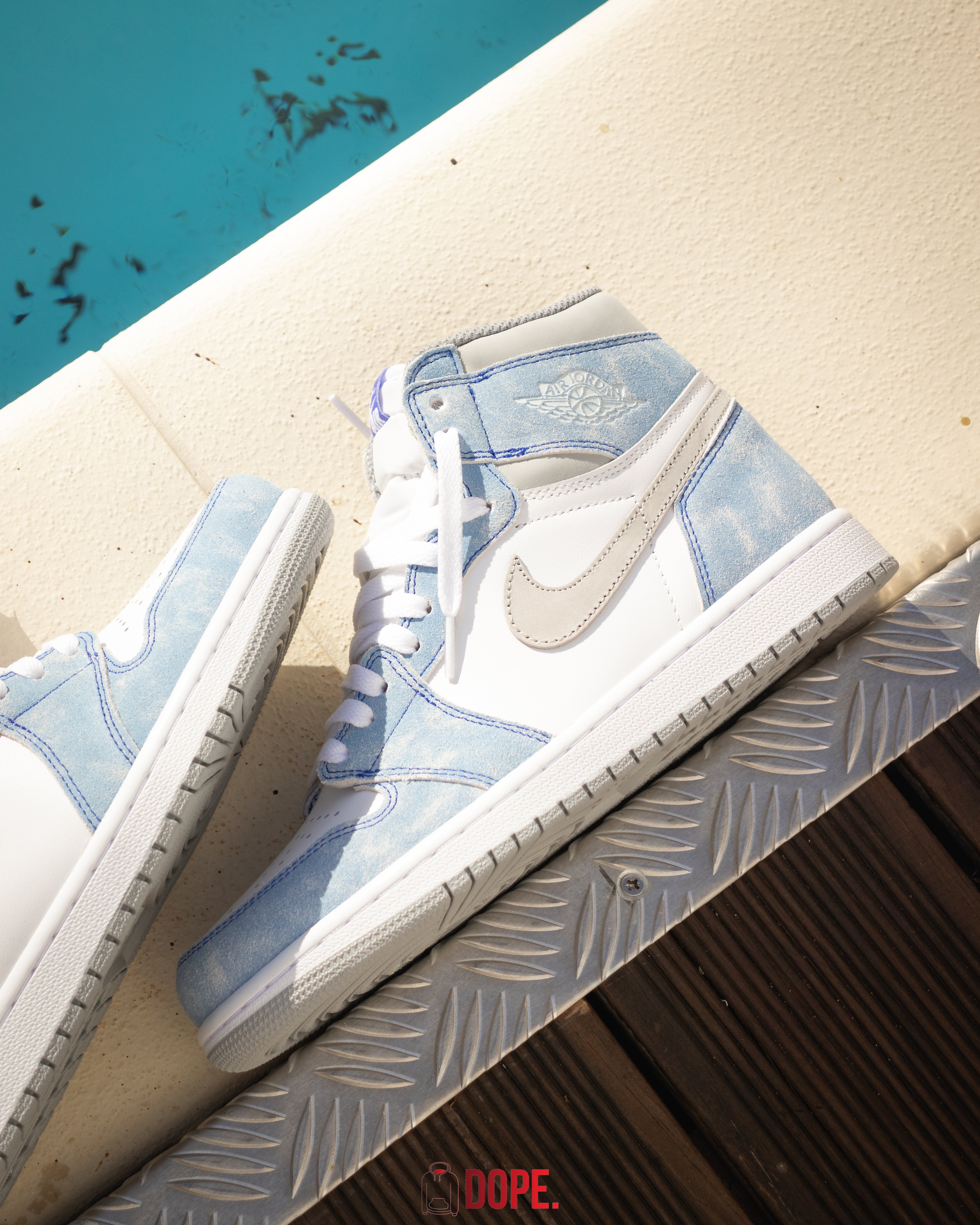 Jordan 1 Retro High Hyper Royal Smoke Grey