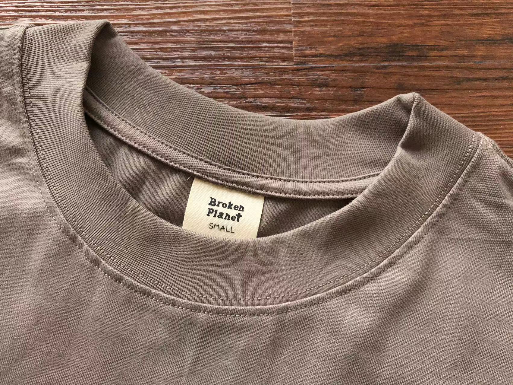 T-Shirt Broken Planet Trust Your Universe