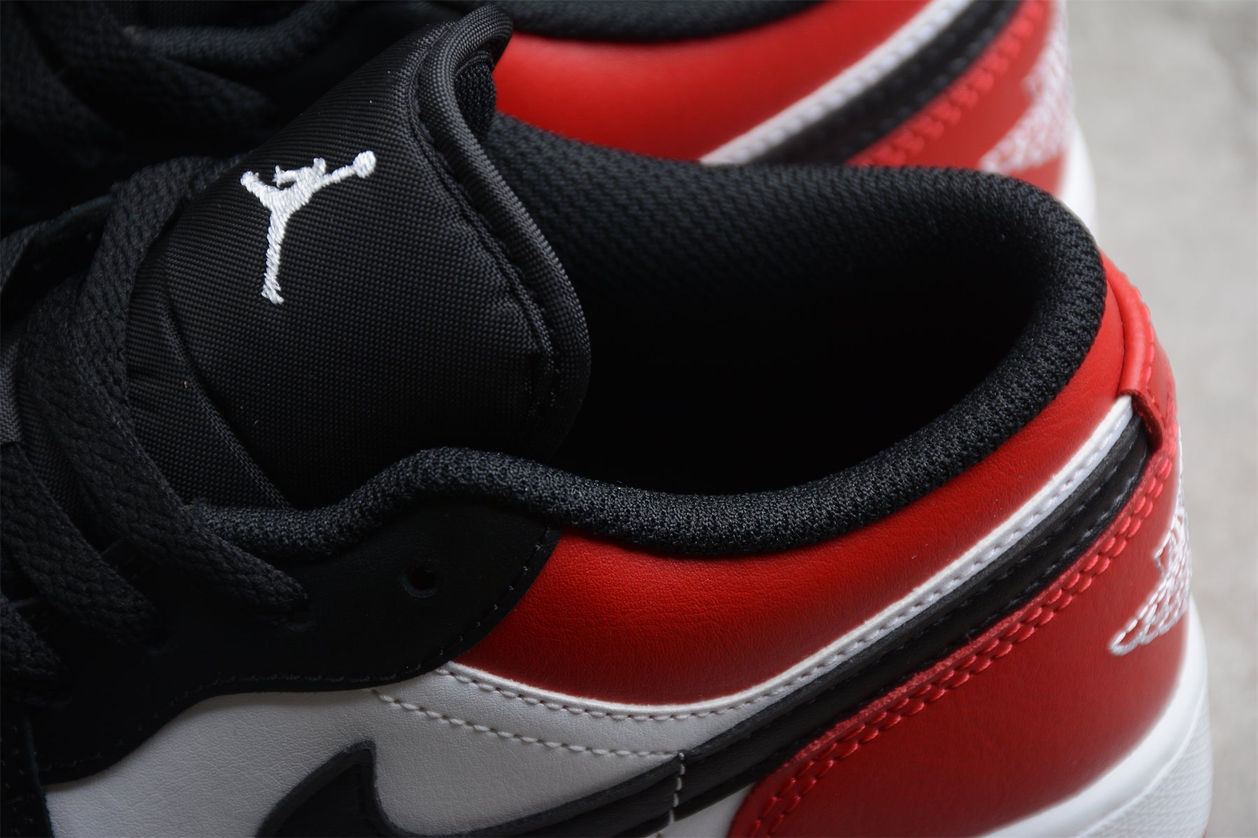 Jordan 1 Low Bred Toe