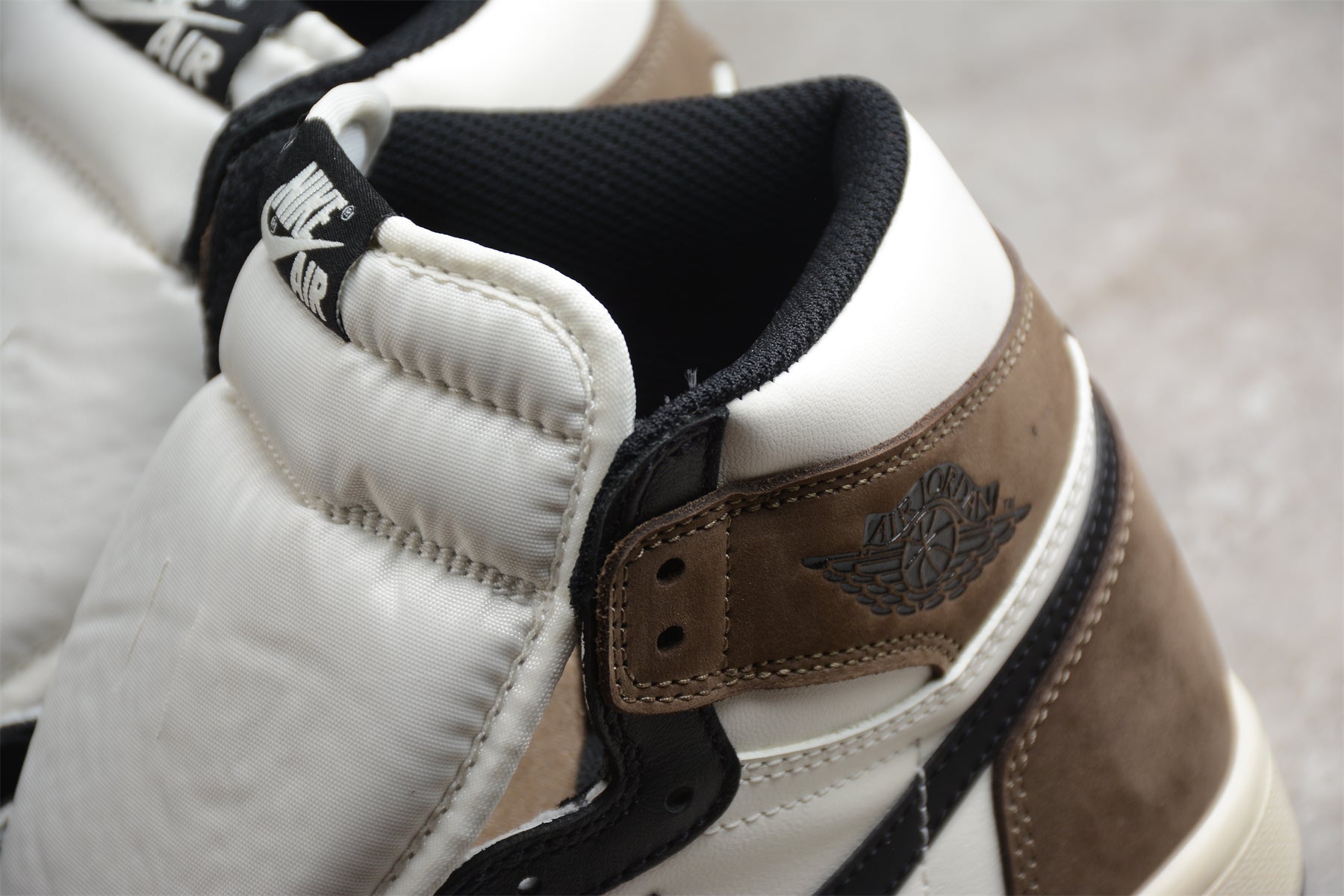 Jordan 1 Retro High Dark Mocha