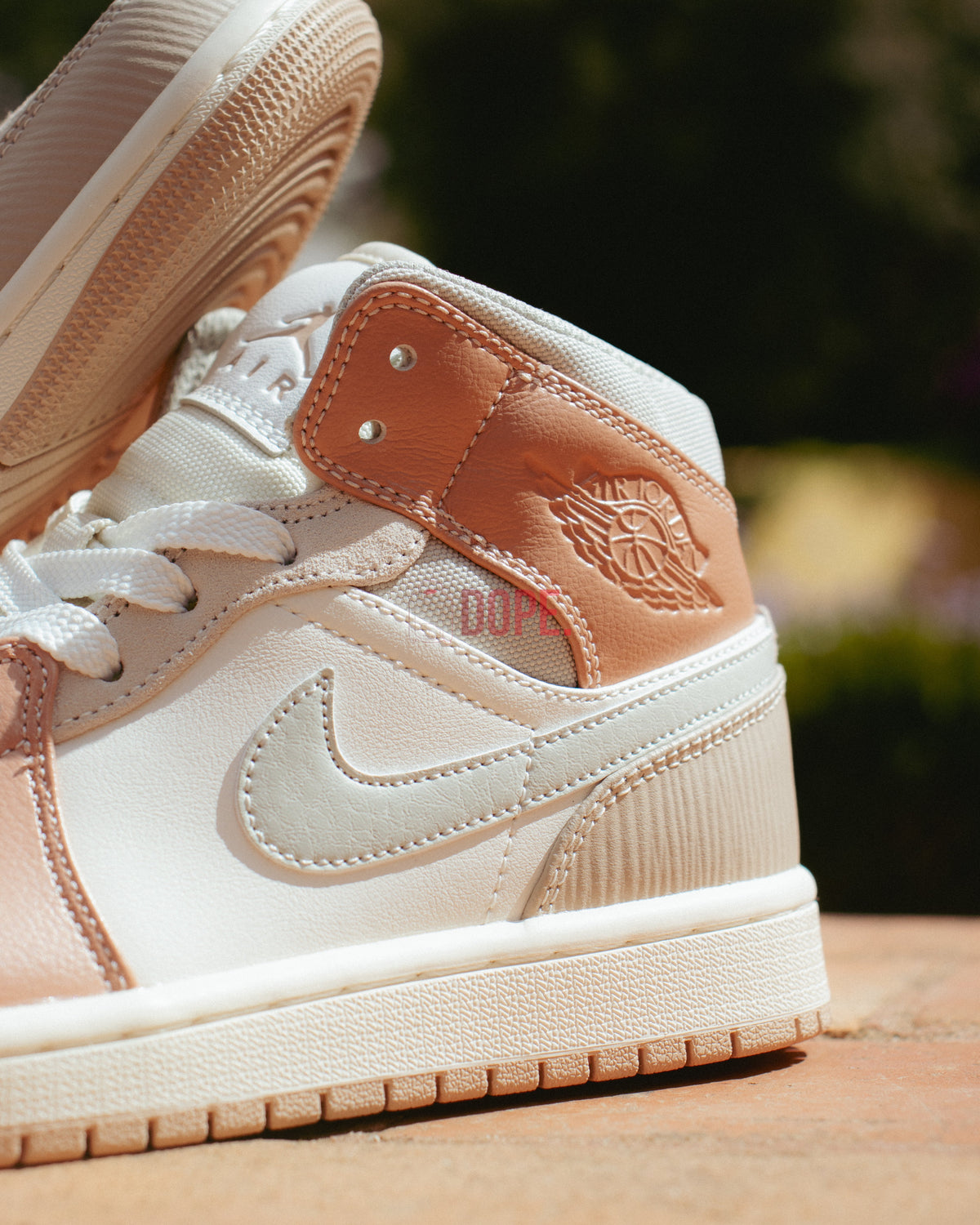 Jordan 1 Mid Milan
