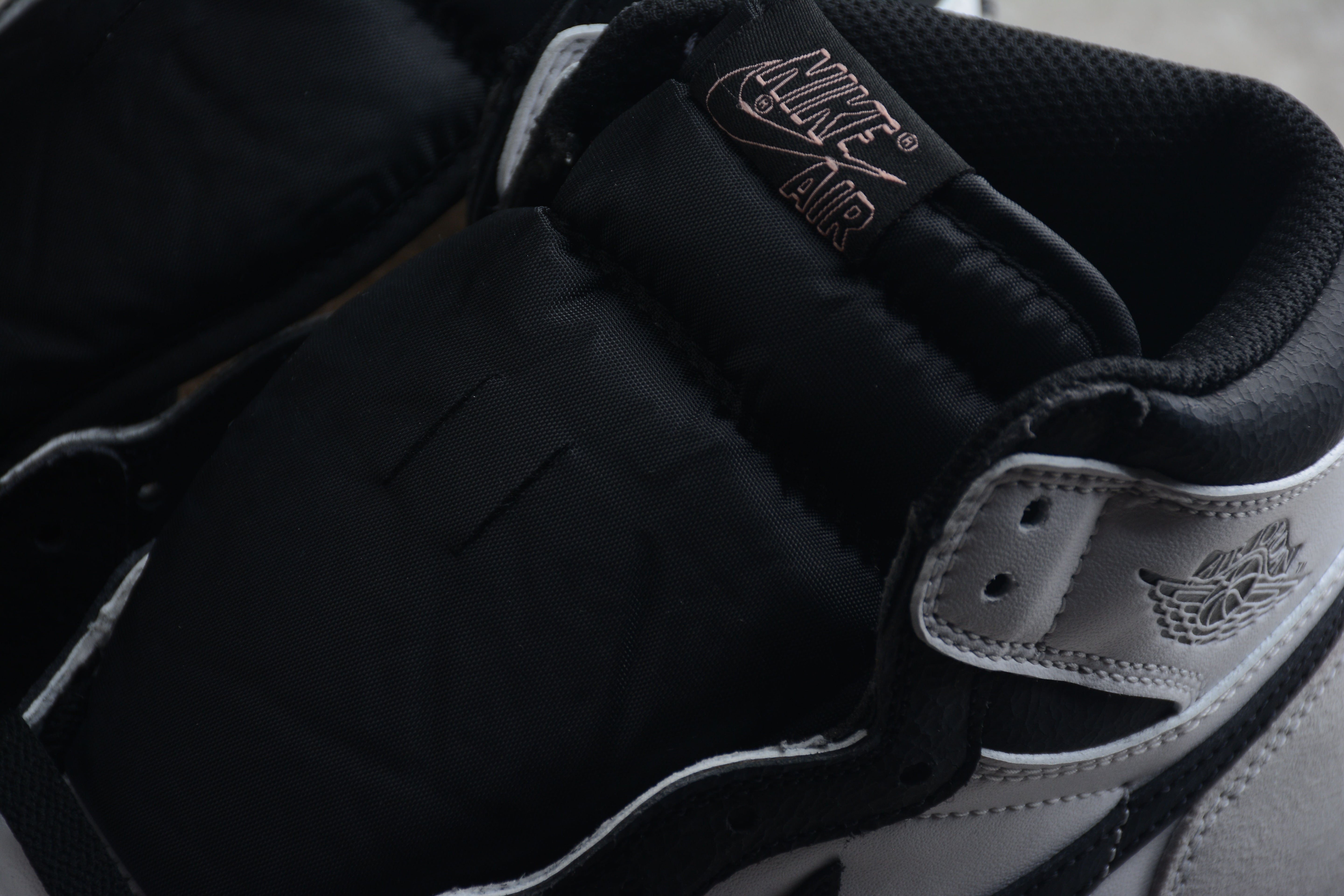 Jordan 1 Retro High OG Bleached Coral