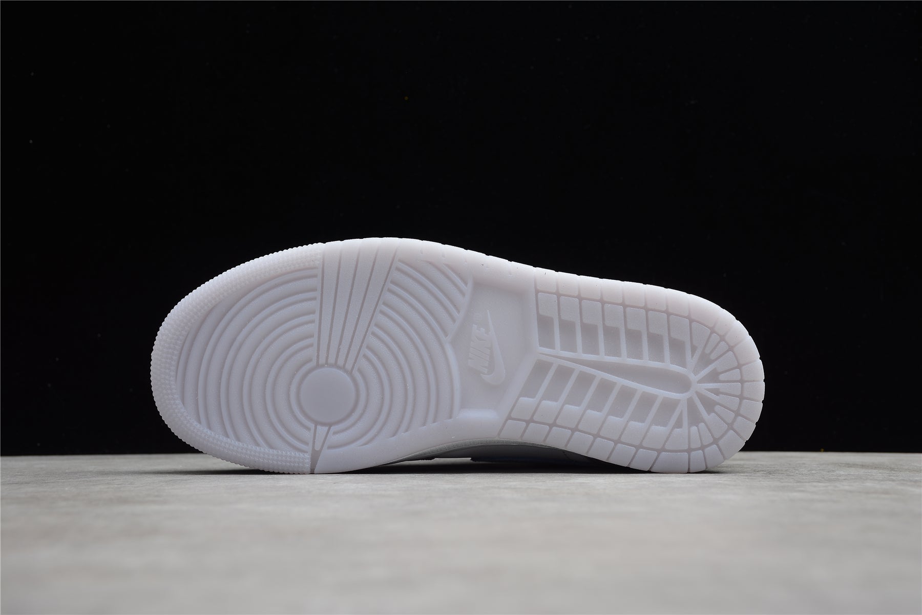 Jordan 1 Mid Wolf Grey Aluminum