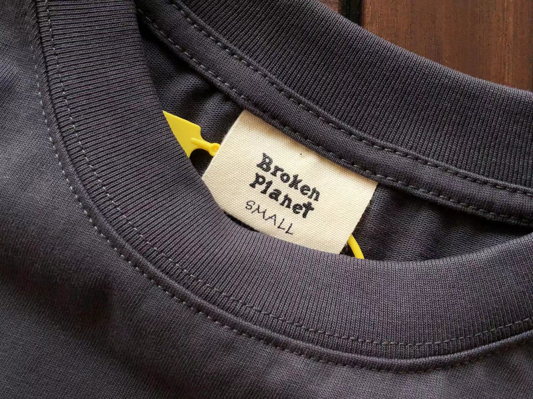 T-Shirt Broken Planet Heartless Love