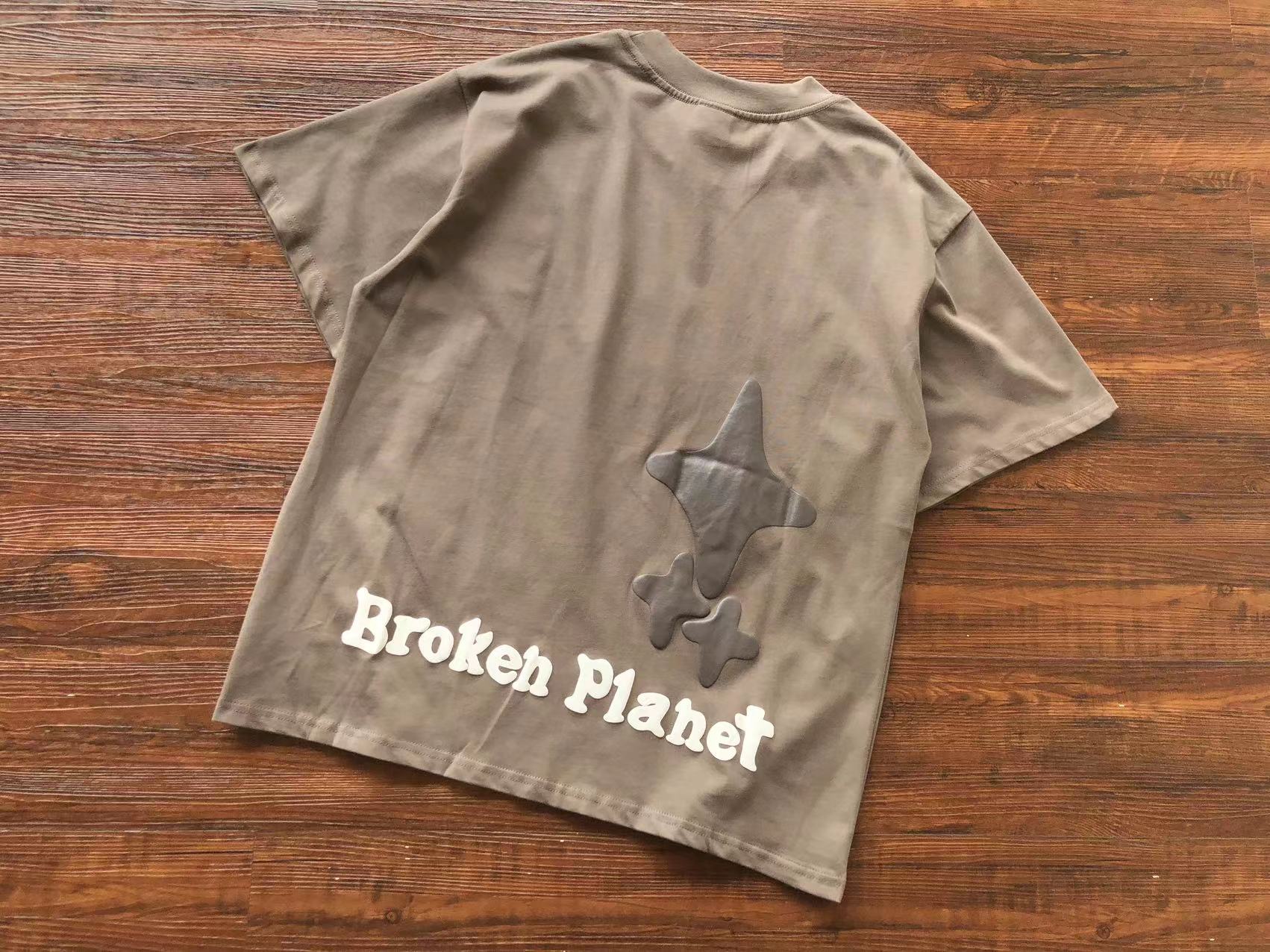 T-Shirt Broken Planet Trust Your Universe