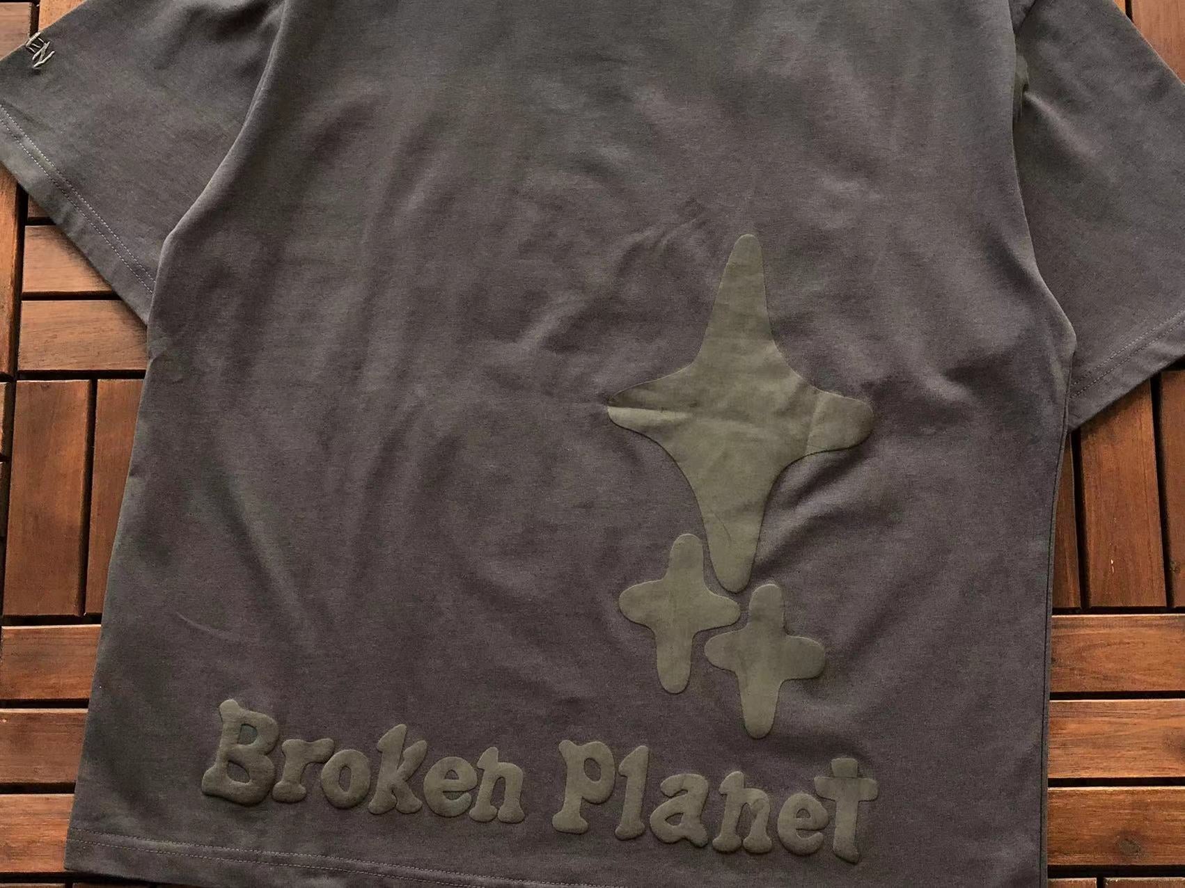 T-Shirt Broken Planet Hidden in the dark