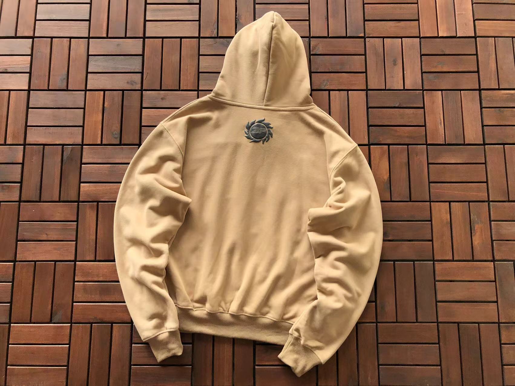 Broken Planet Hoodie "off the grid"