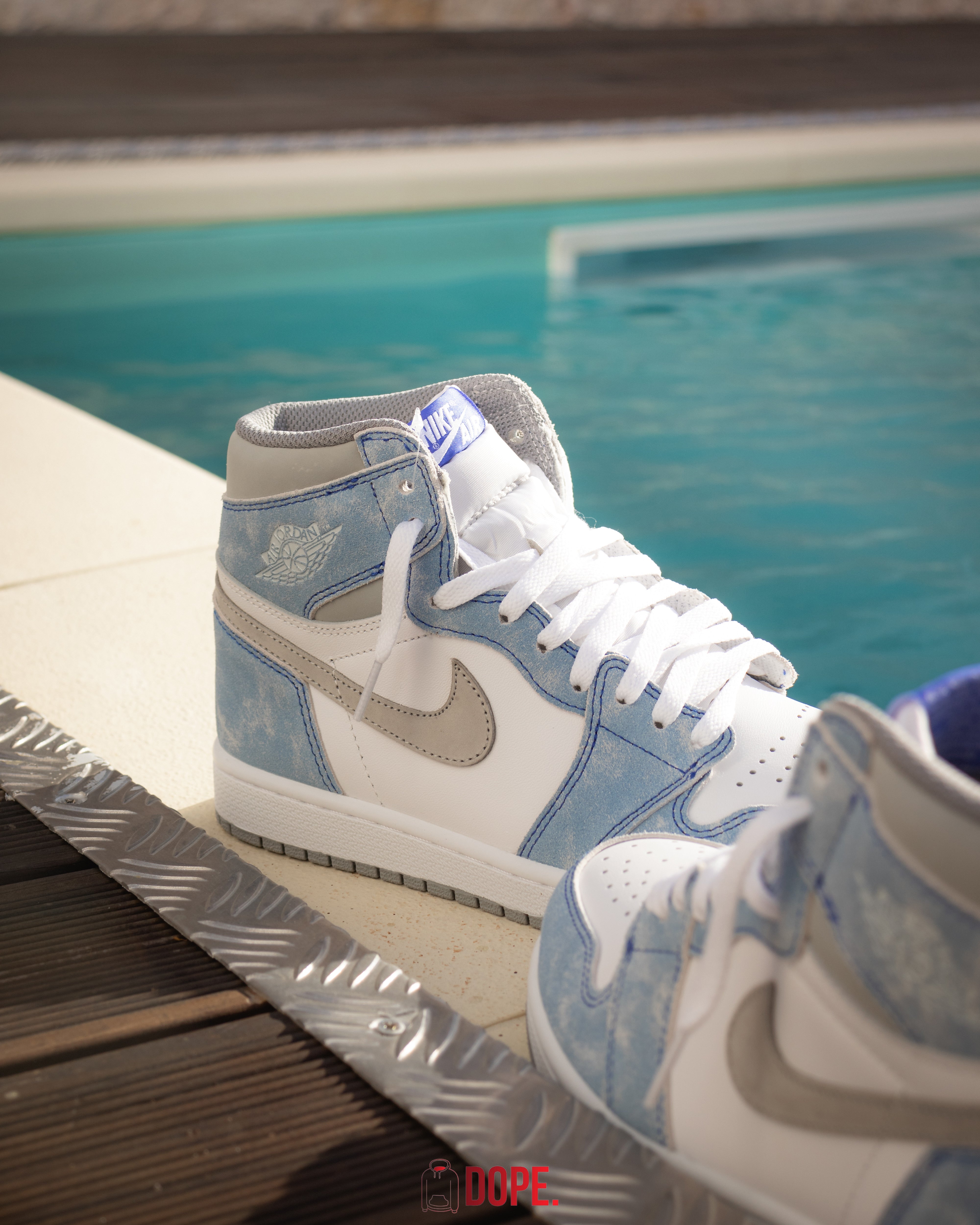 Jordan 1 Retro High Hyper Royal Smoke Grey