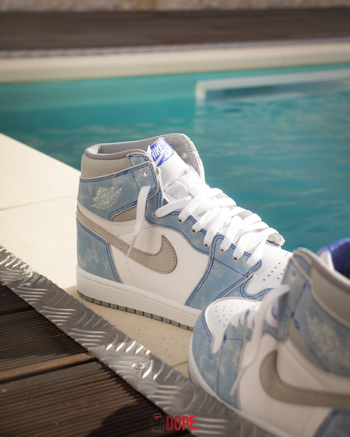Jordan 1 Retro High Hyper Royal Smoke Grey