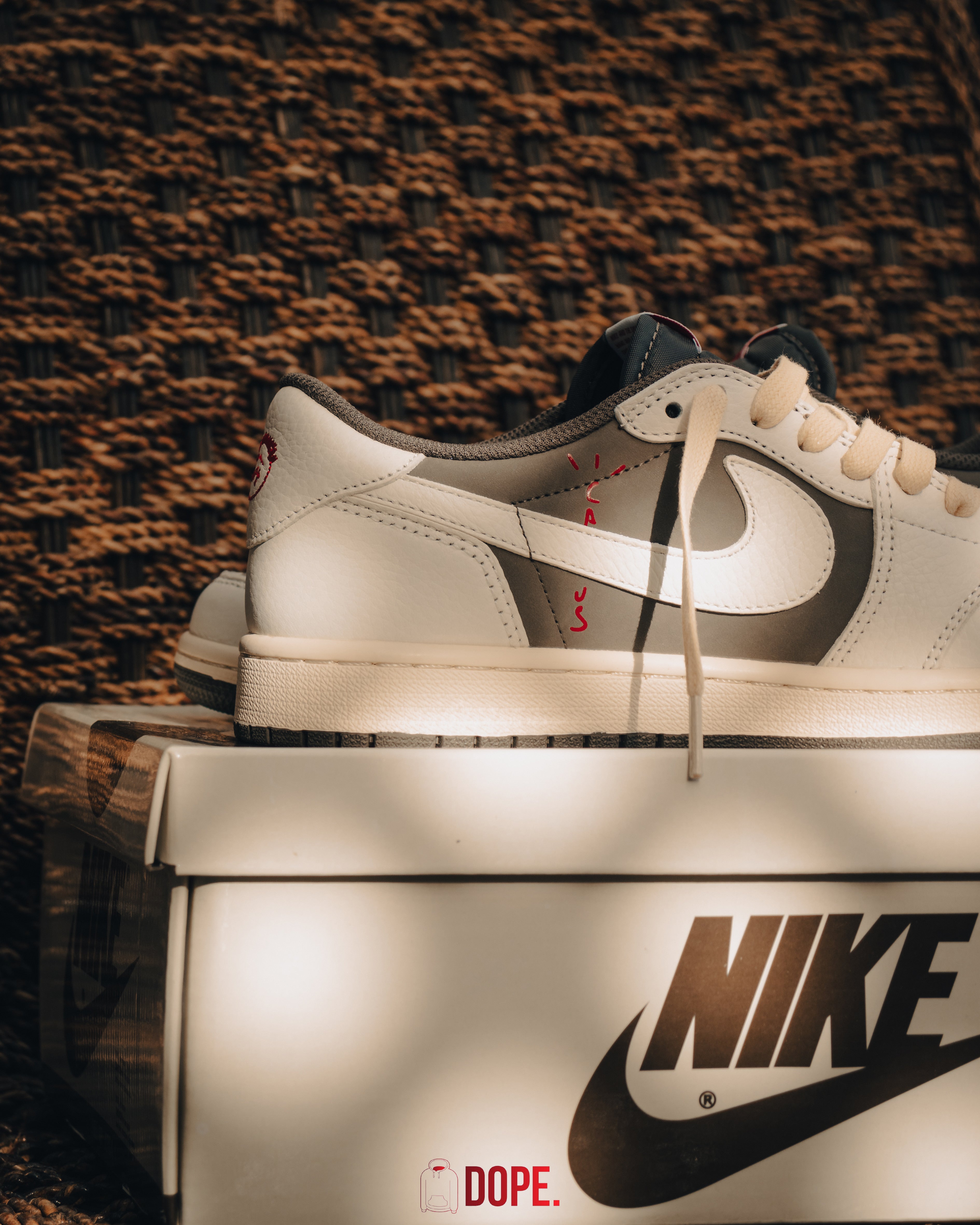 Jordan 1 Retro Low OG SP Travis Scott Reverse Mocha