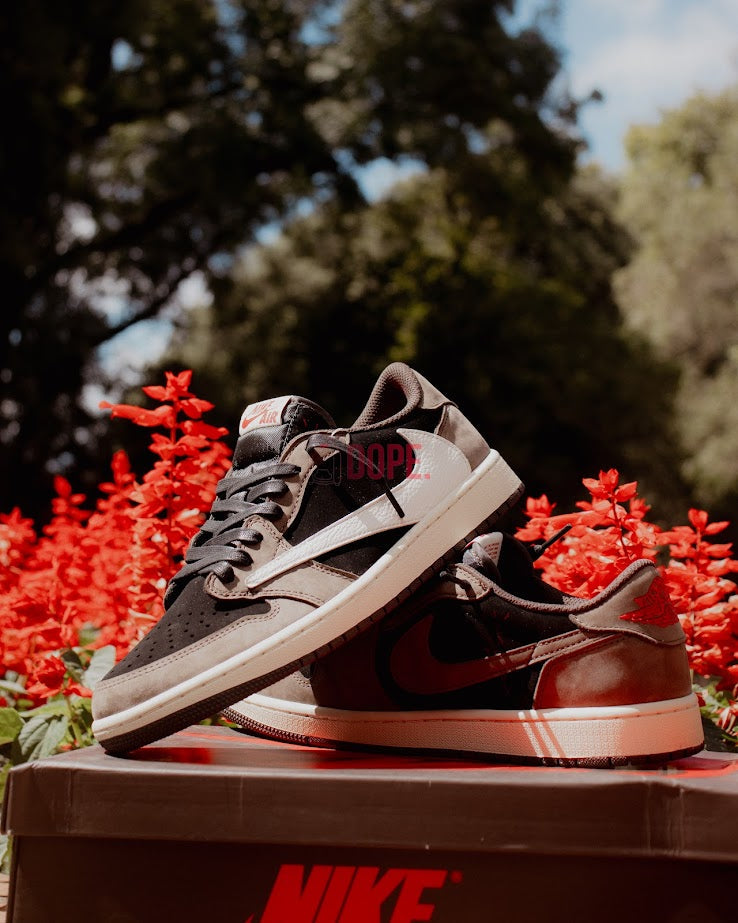 Jordan 1 Retro Low OG SP Travis Scott Mocha