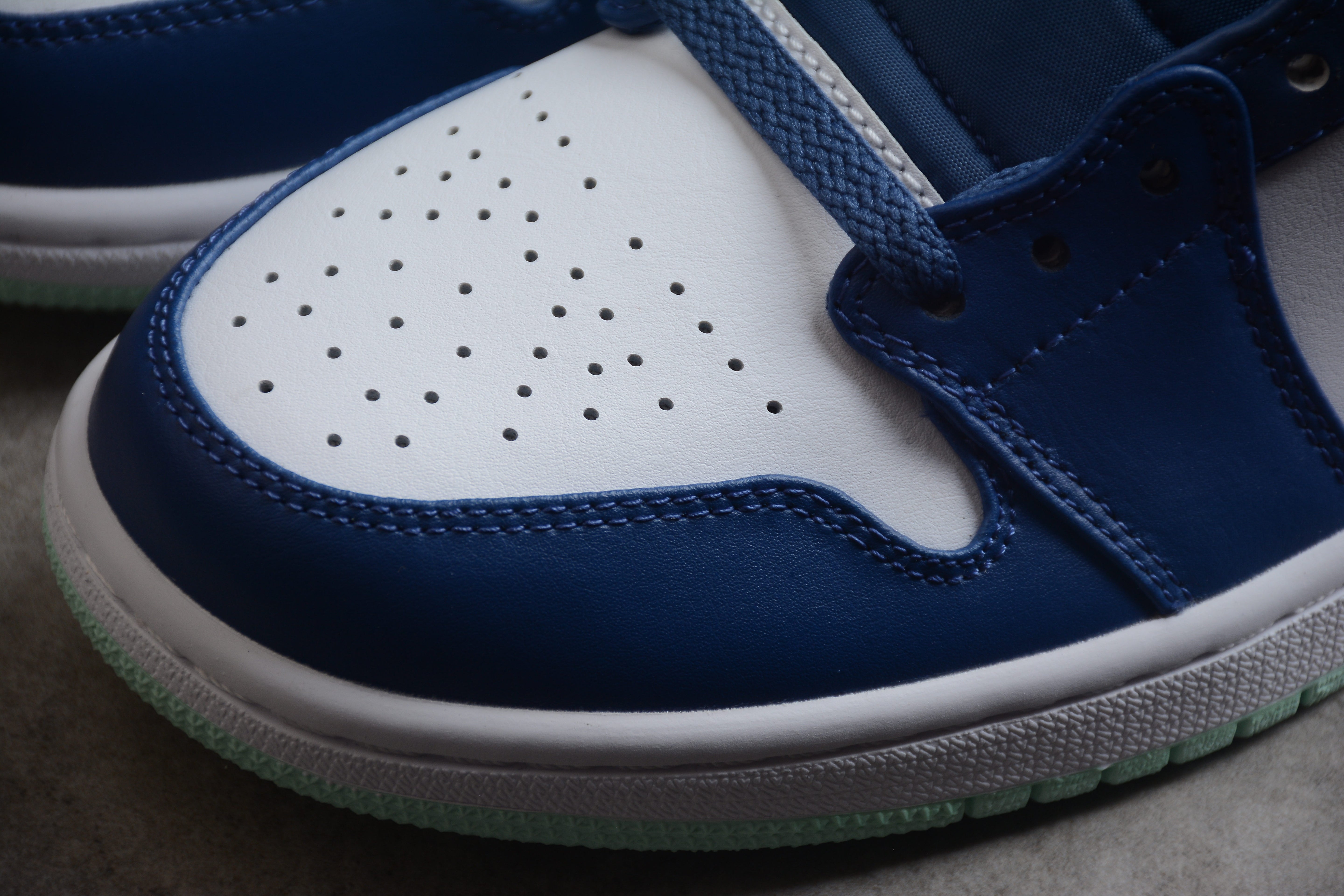 Jordan 1 Mid Mystic Navy Mint Foam