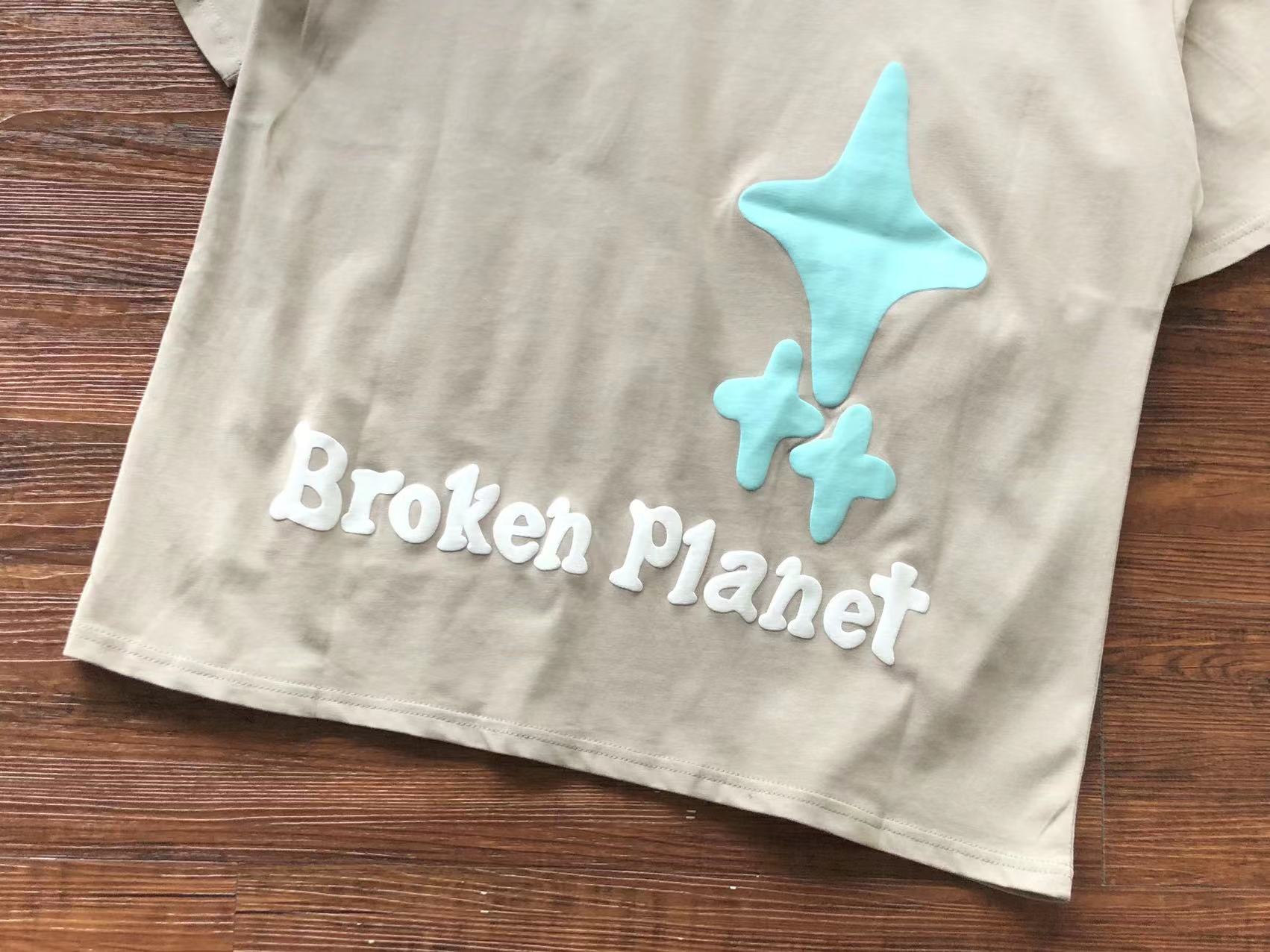 T-Shirt Broken Planet The madness never ends