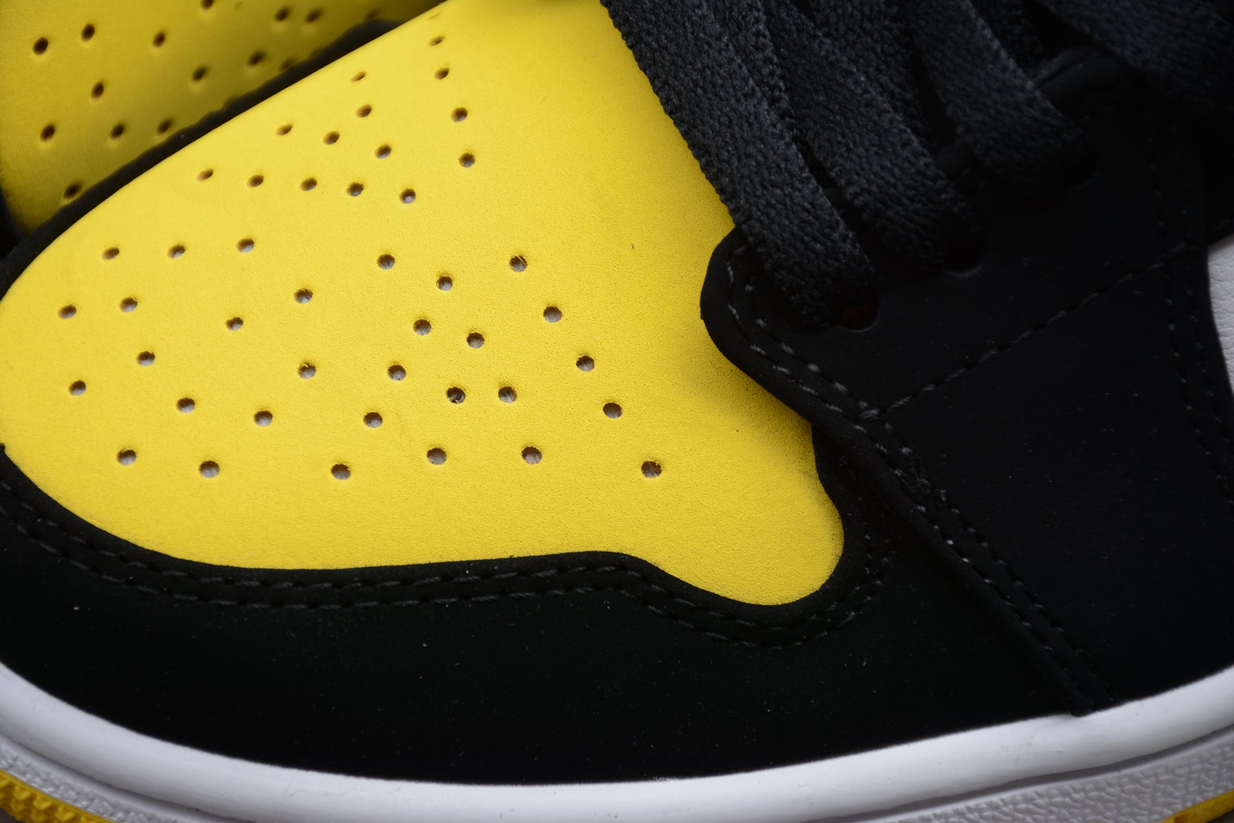 Jordan 1 Mid Yellow Toe Black