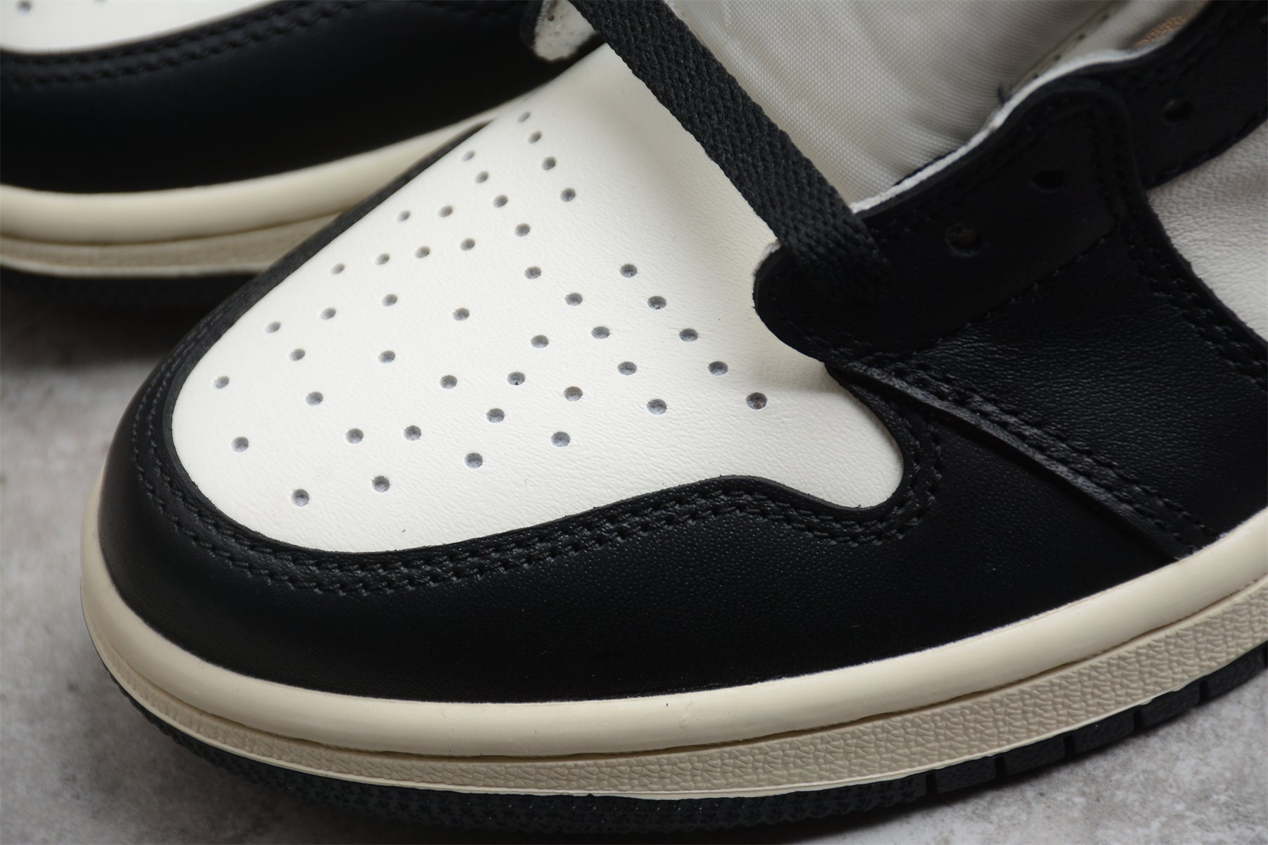 Jordan 1 Retro High Dark Mocha