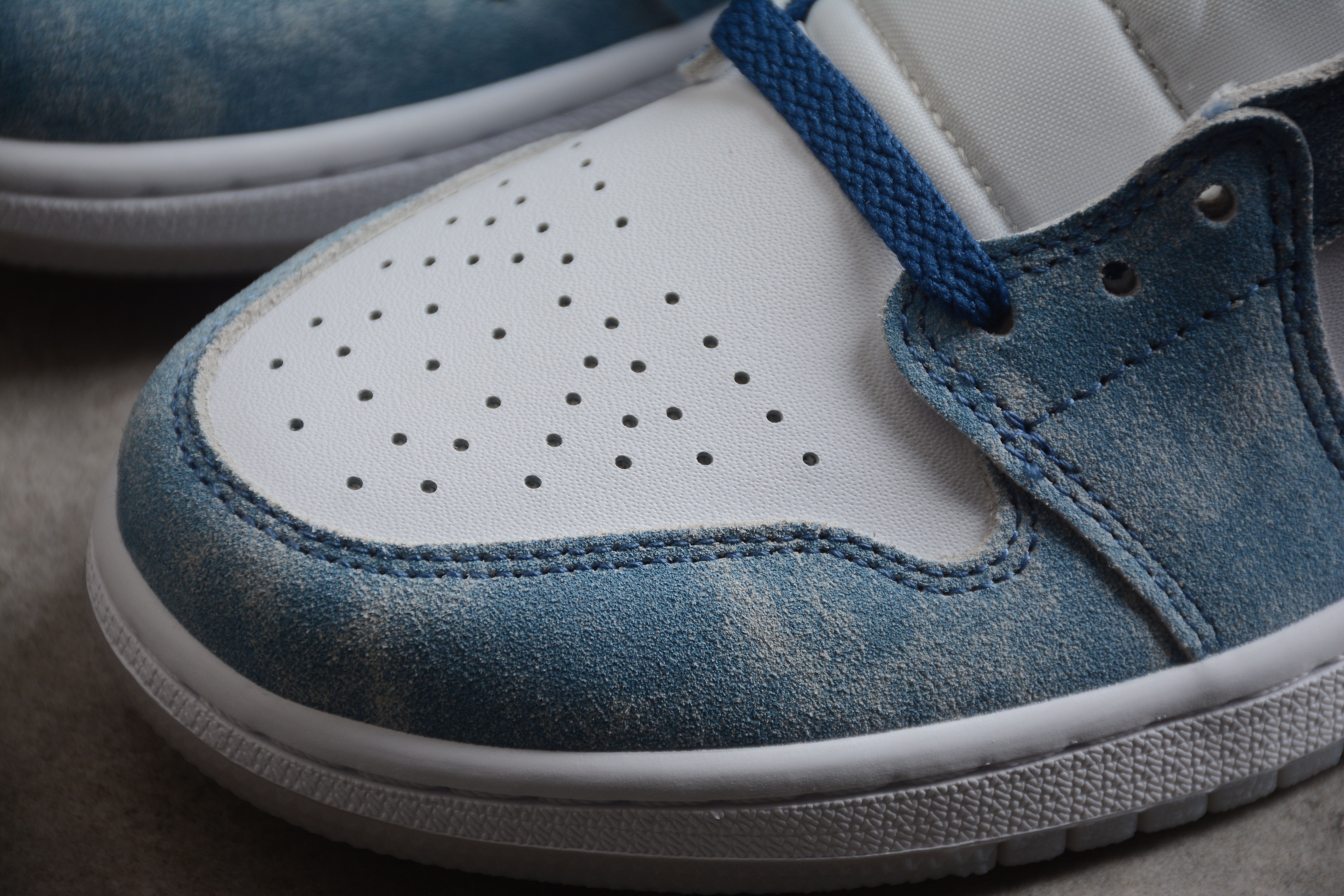 Jordan 1 Mid French Blue Fire Red