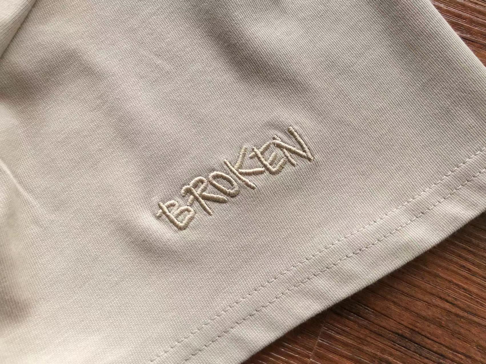 T-Shirt Broken Planet The madness never ends