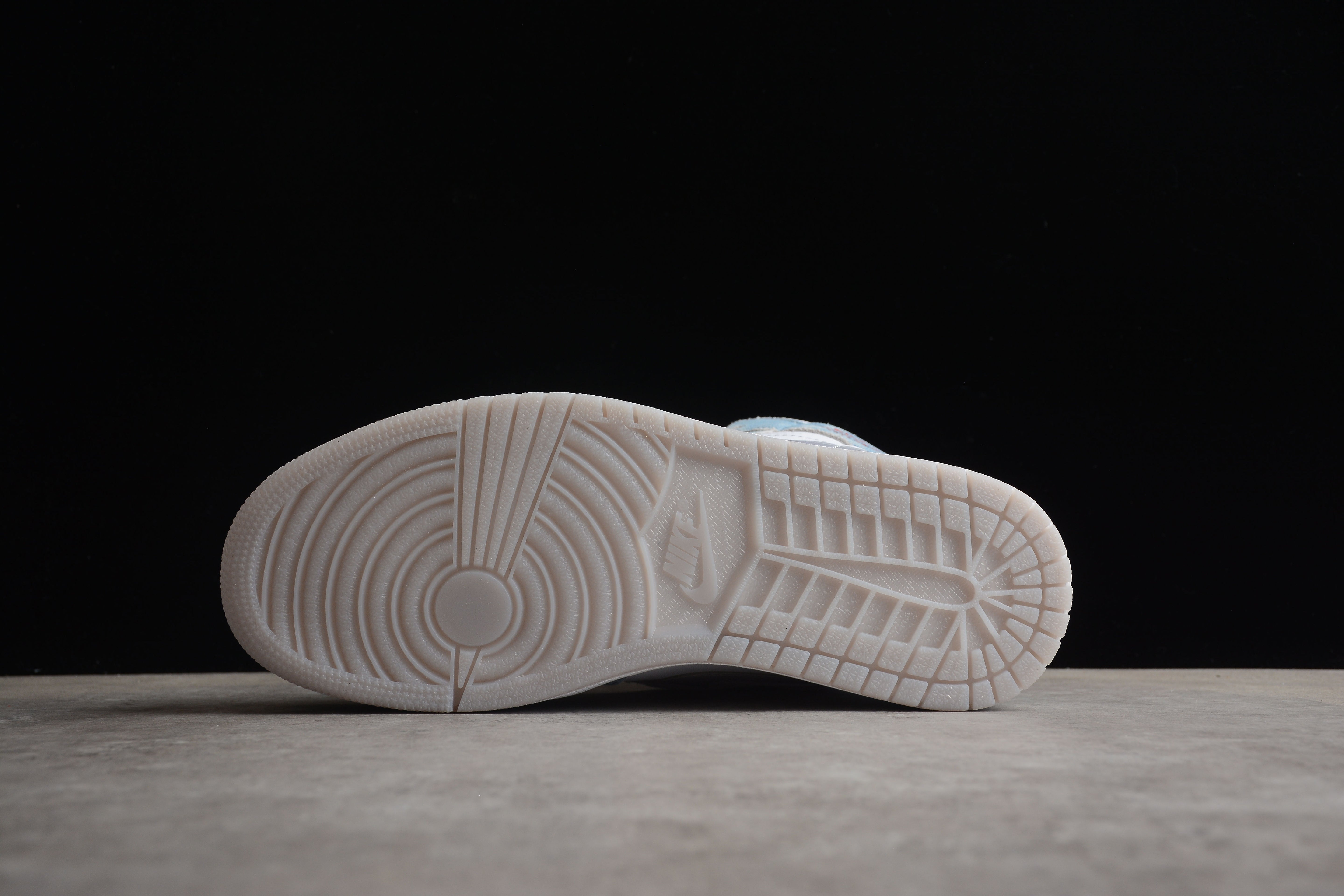 Jordan 1 Mid French Blue Fire Red