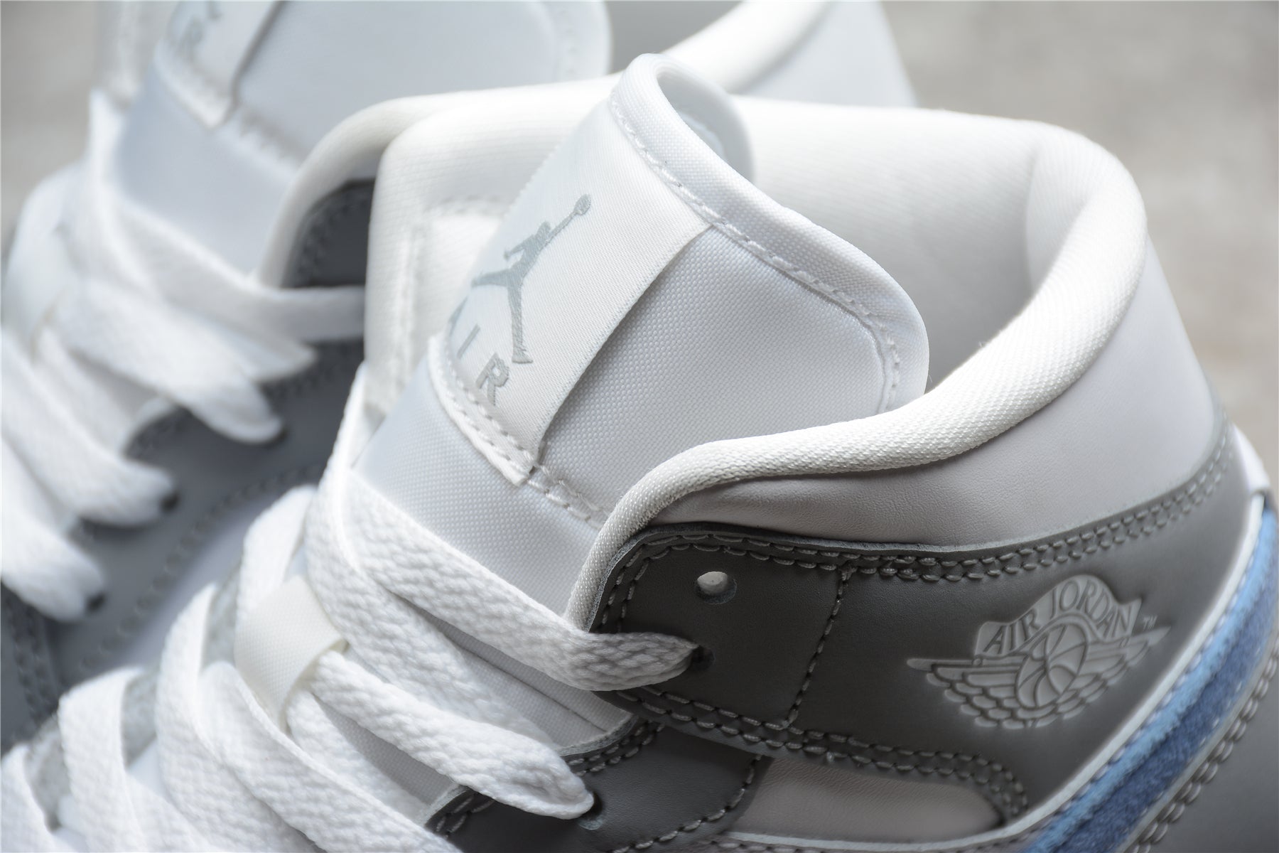 Jordan 1 Mid Wolf Grey Aluminum