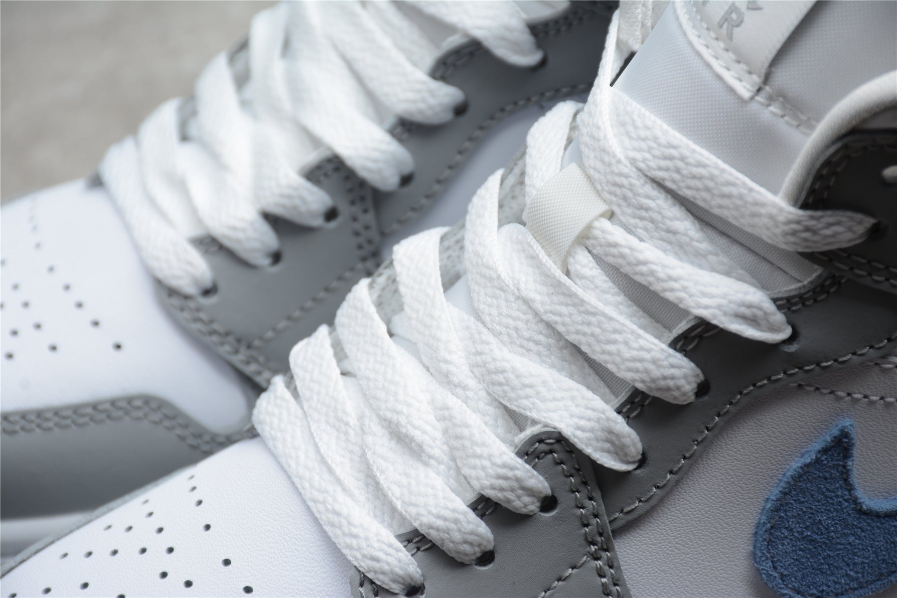 Jordan 1 Mid Wolf Grey Aluminum