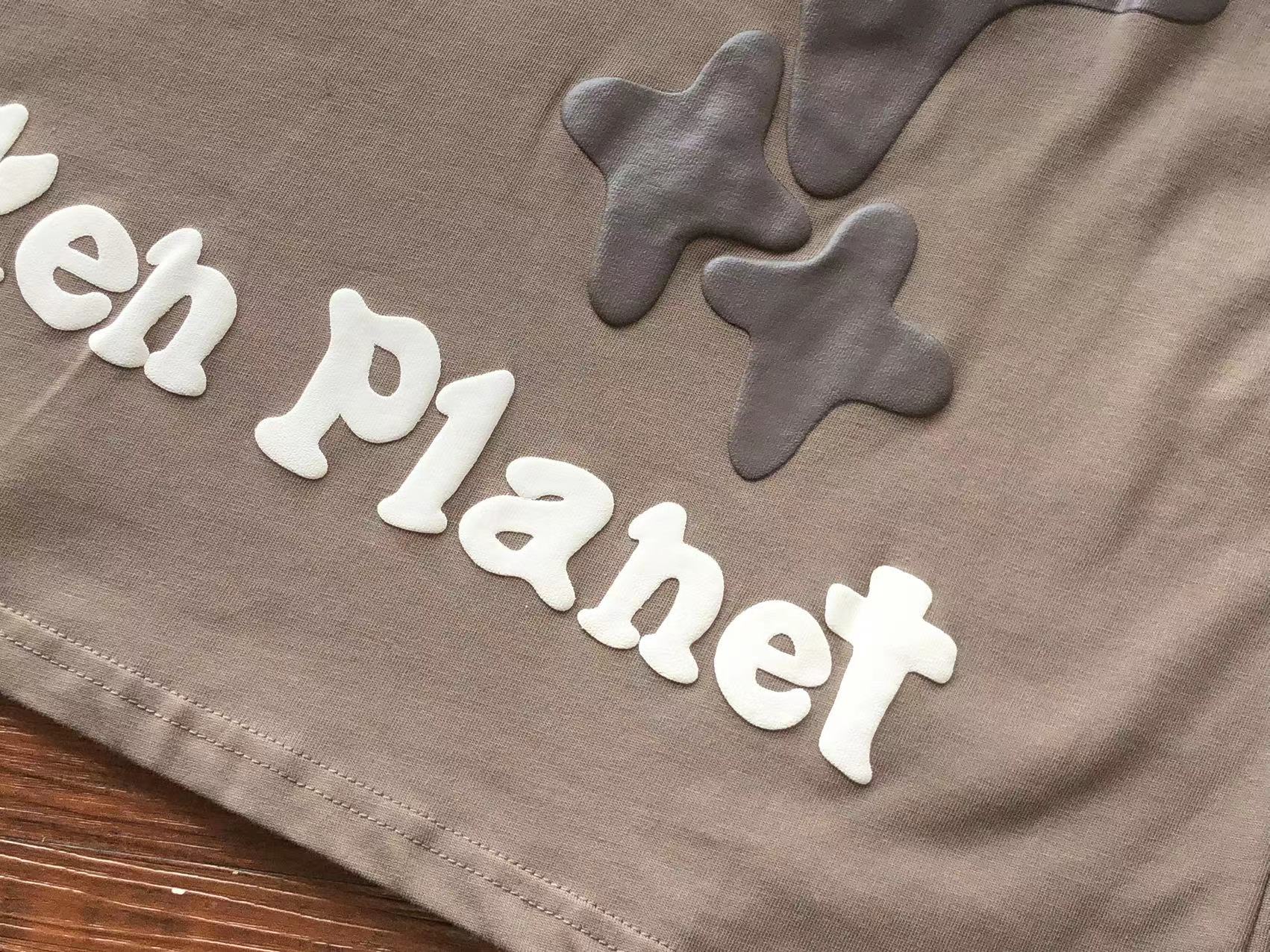 T-Shirt Broken Planet Trust Your Universe