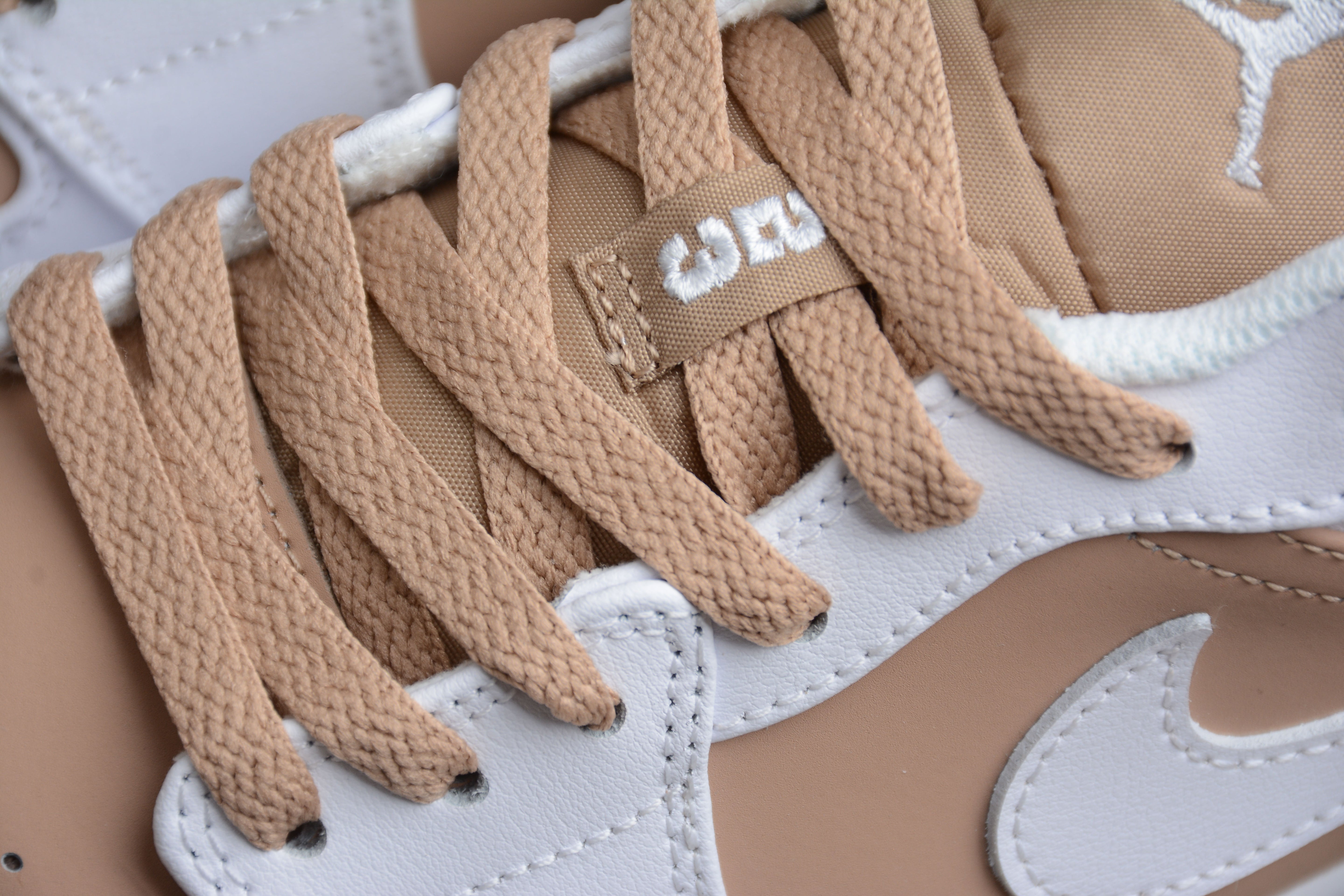 Jordan 1 Low Gum White