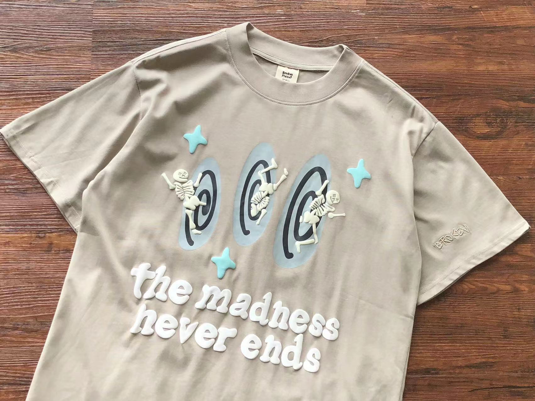 T-Shirt Broken Planet The madness never ends