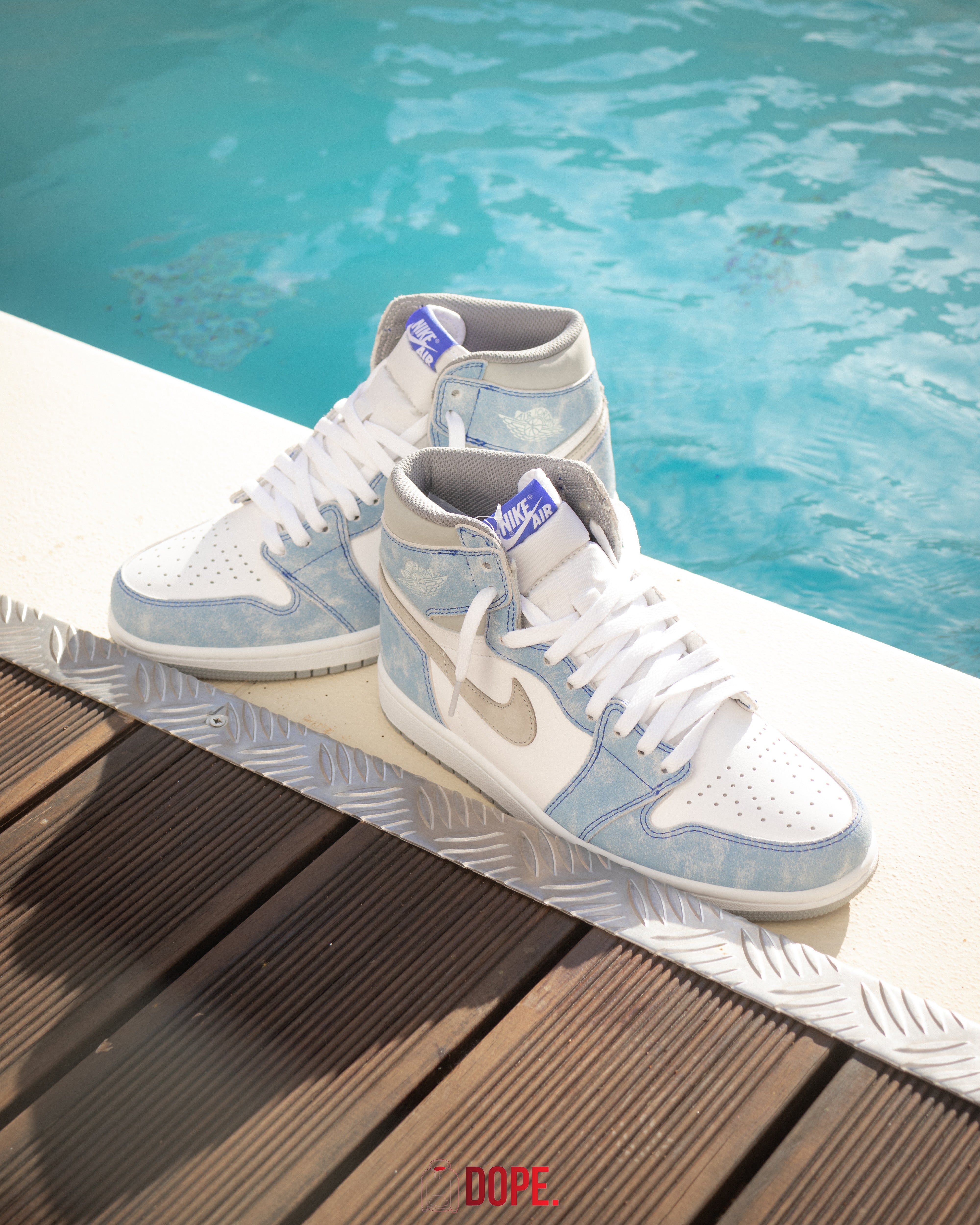 Jordan 1 Retro High Hyper Royal Smoke Grey