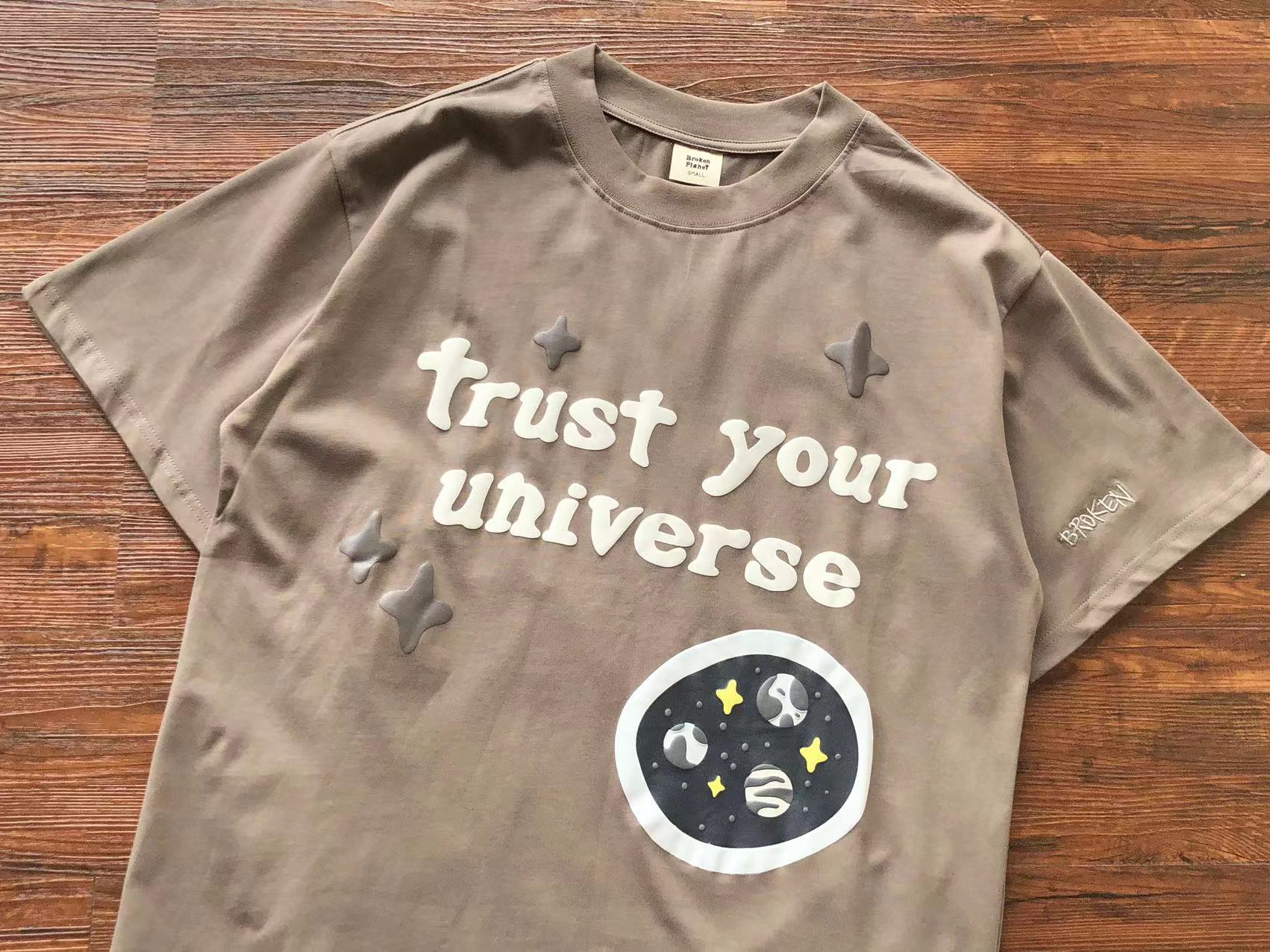 T-Shirt Broken Planet Trust Your Universe