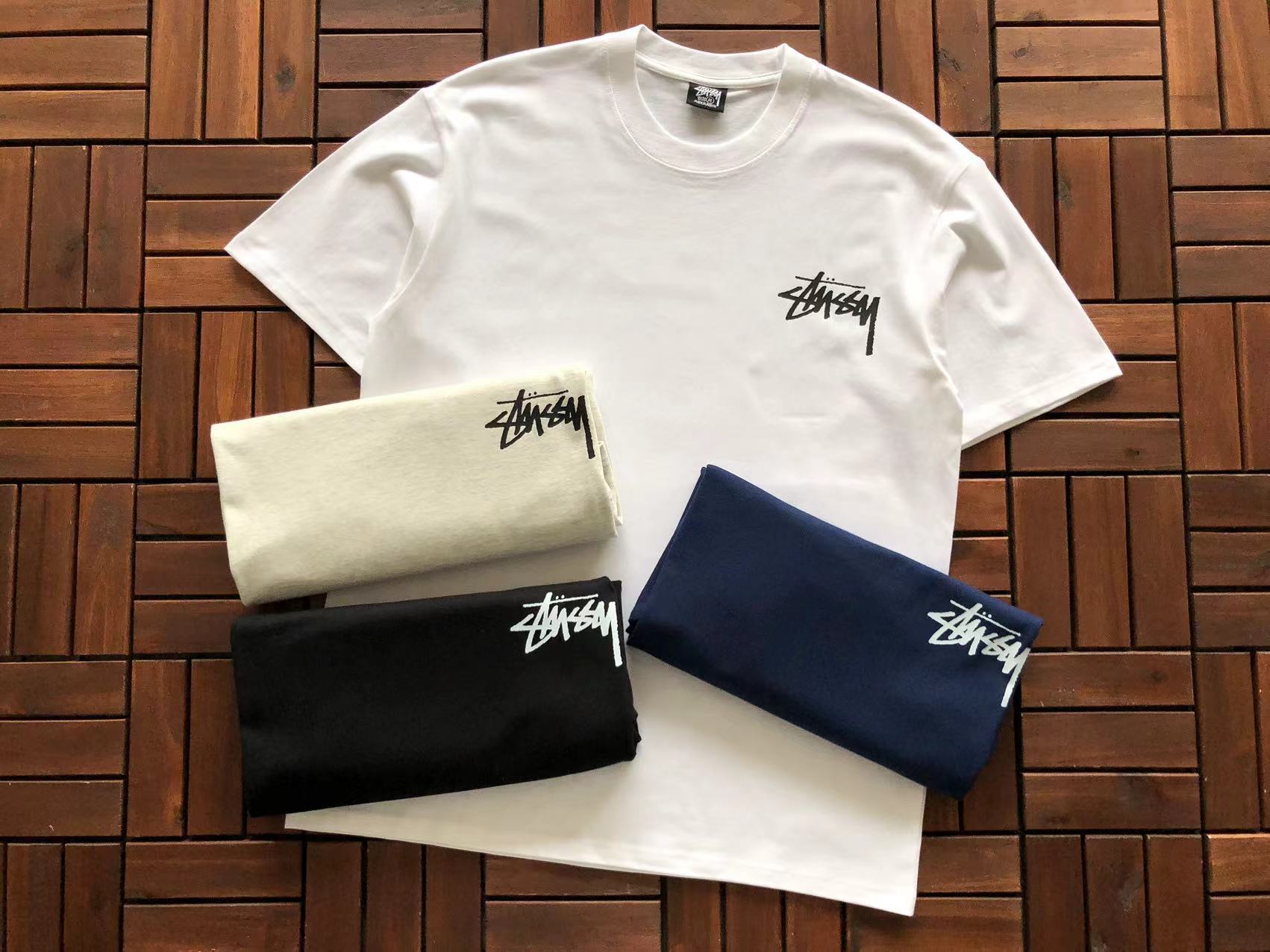 T-Shirt Stussy