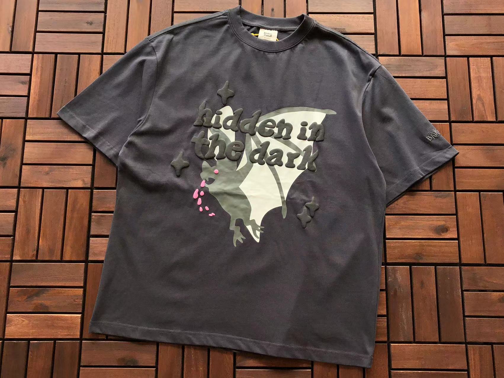 T-Shirt Broken Planet Hidden in the dark