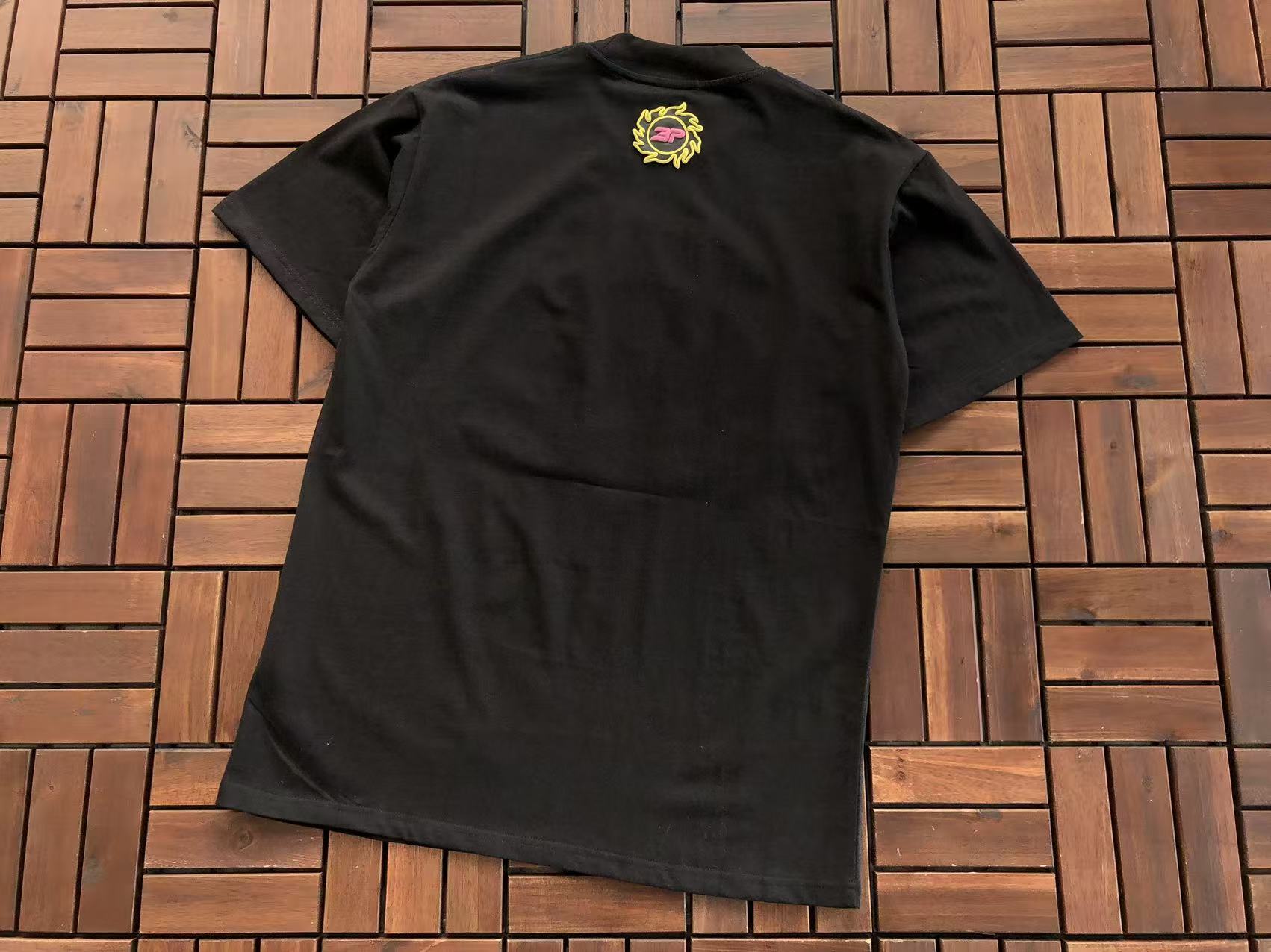 T-Shirt Broken Planet