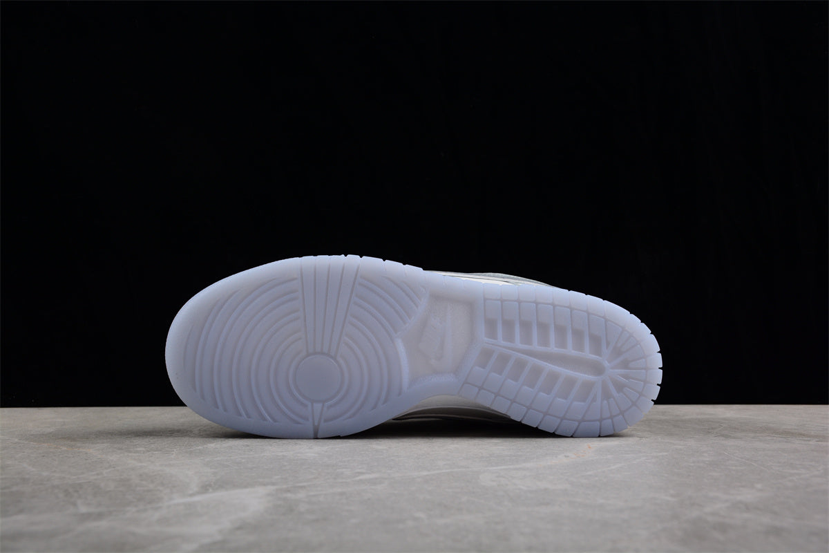 Nike Dunk SB White Lobster