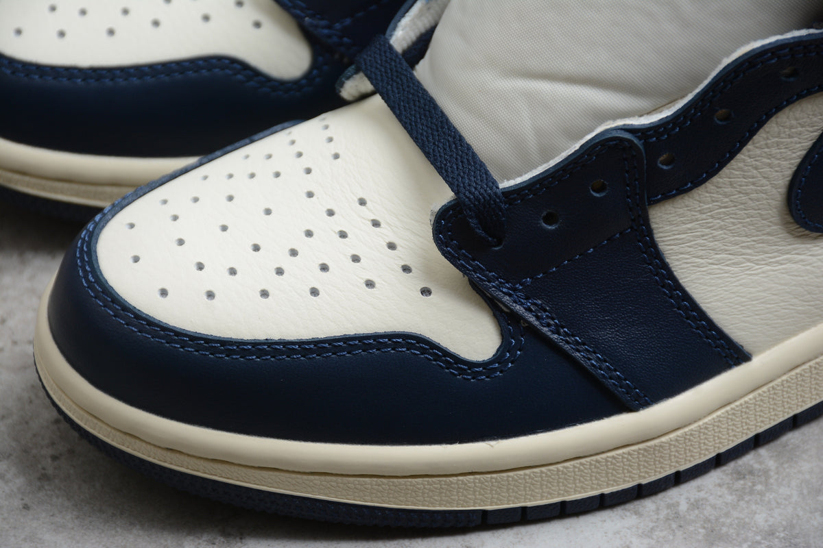 Jordan 1 Retro High Obsidian