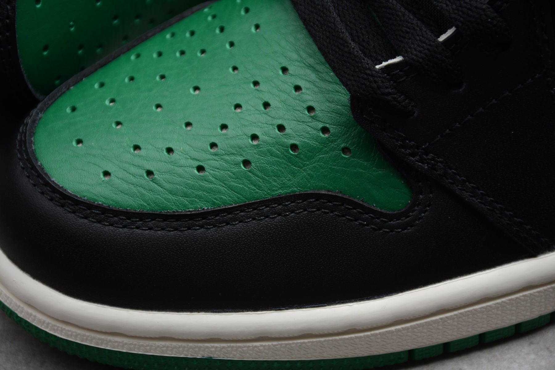 Jordan 1 Retro High Pine Green