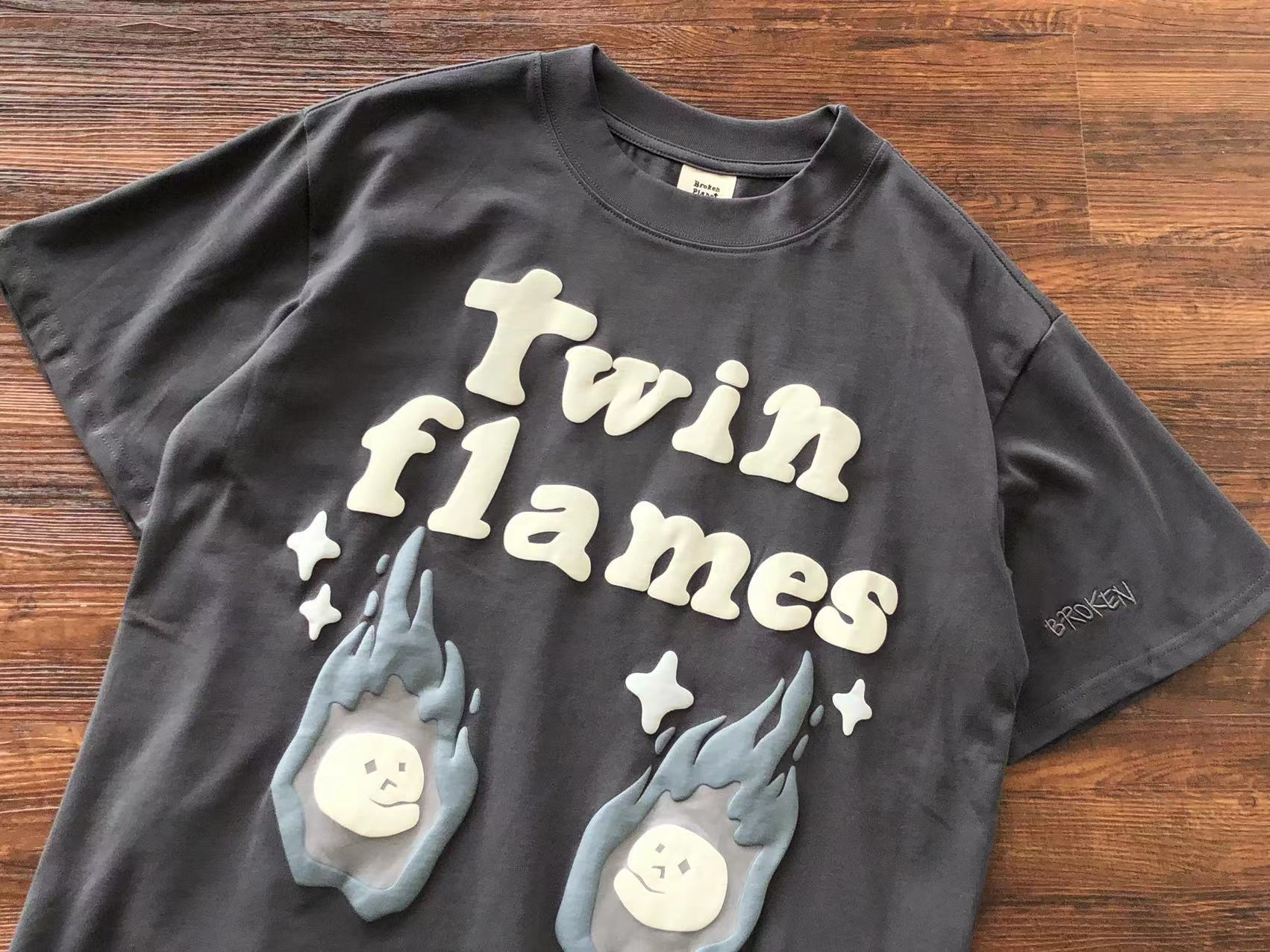 T-Shirt Broken Planet Twin Flames