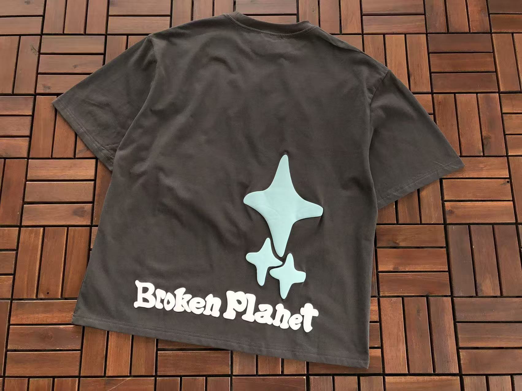 T-Shirt Broken Planet