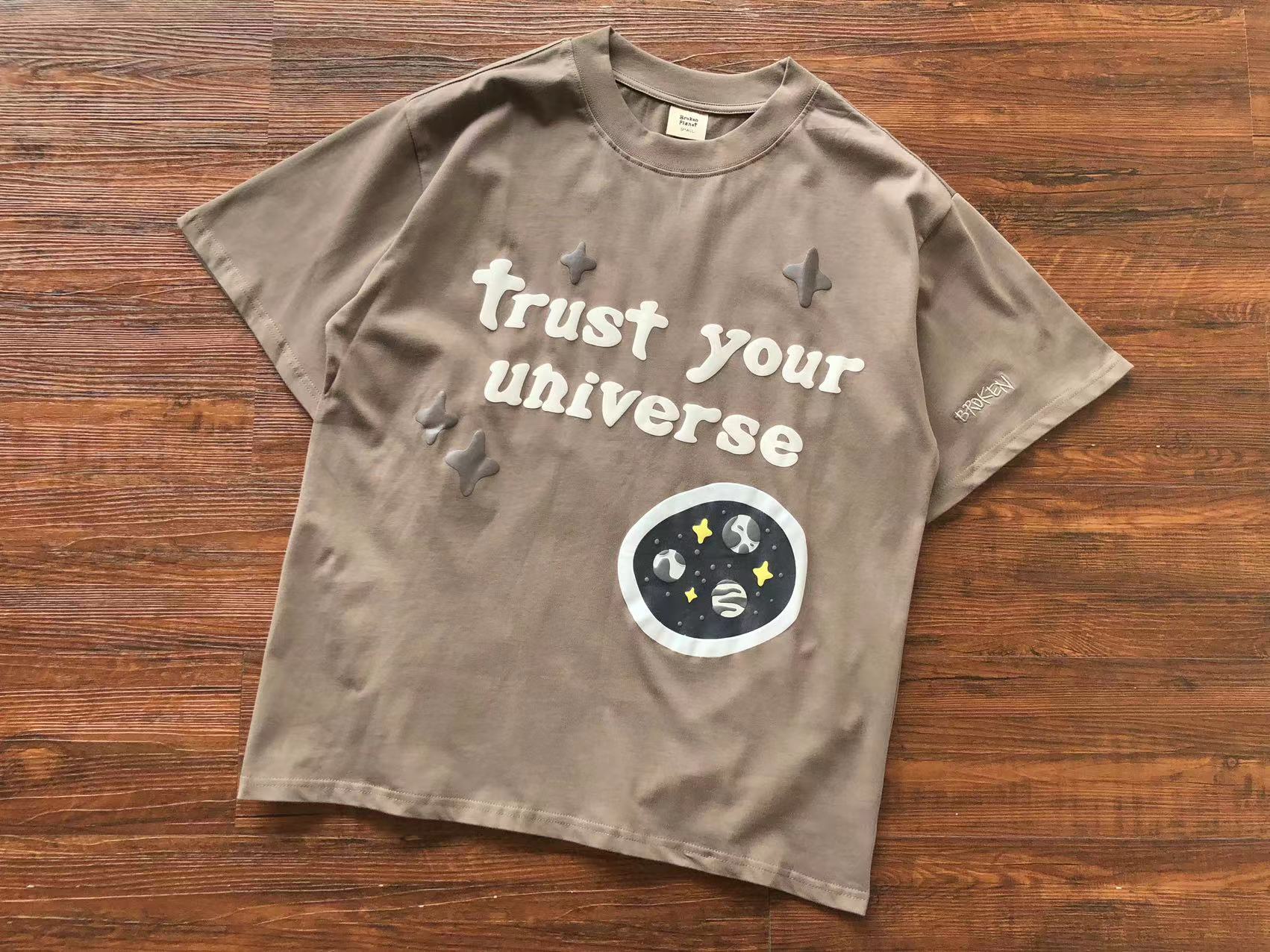 T-Shirt Broken Planet Trust Your Universe