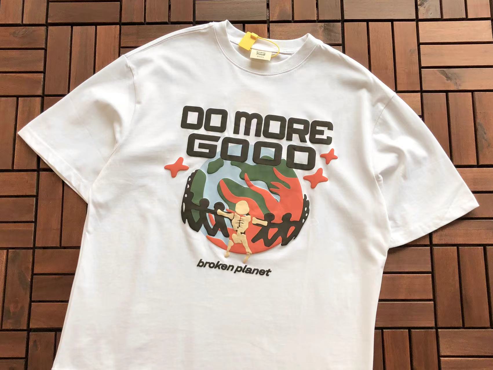 T-Shirt Broken Planet Do Moore Good