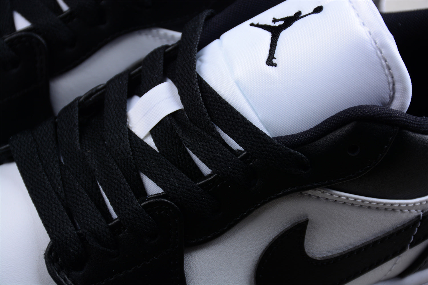 Jordan 1 Low Panda