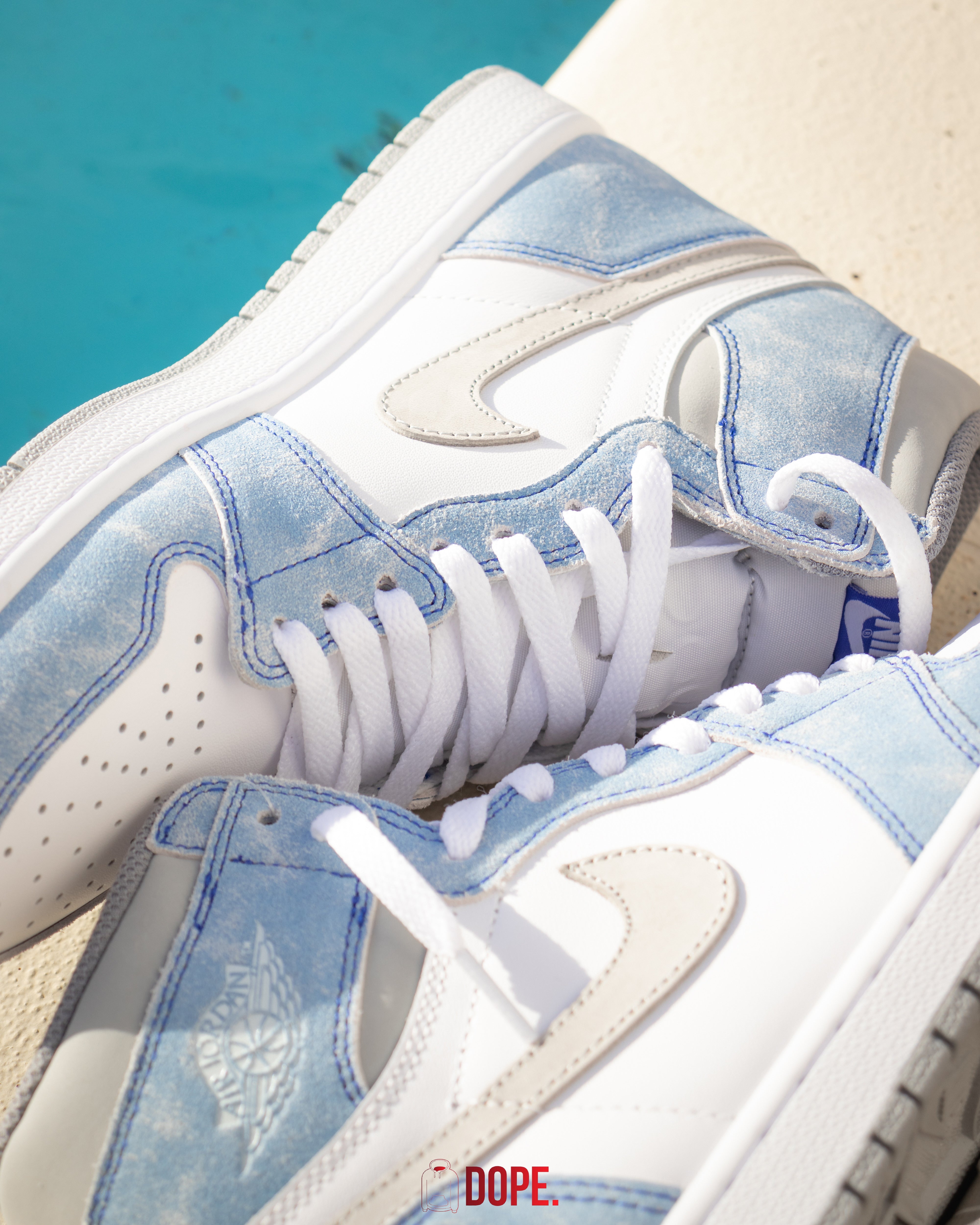 Jordan 1 Retro High Hyper Royal Smoke Grey