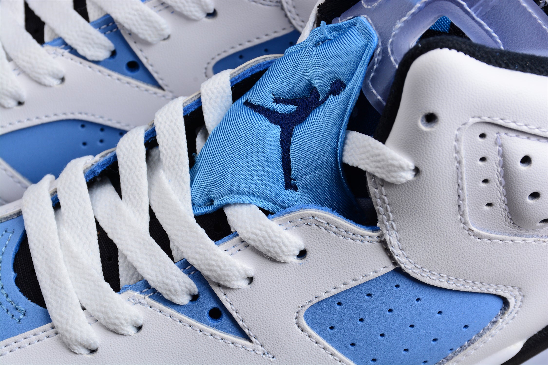 Jordan 6 Retro UNC White