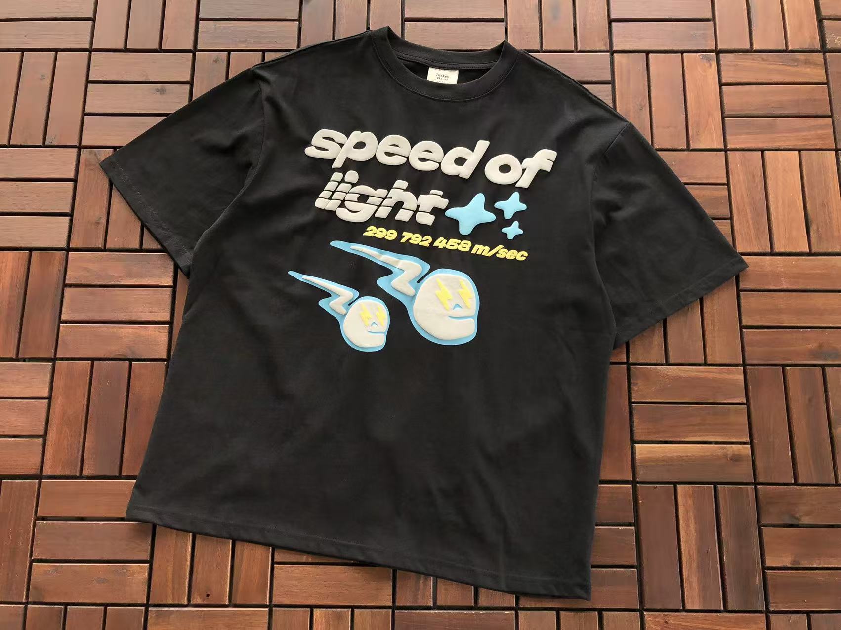 T-Shirt Broken Planet
