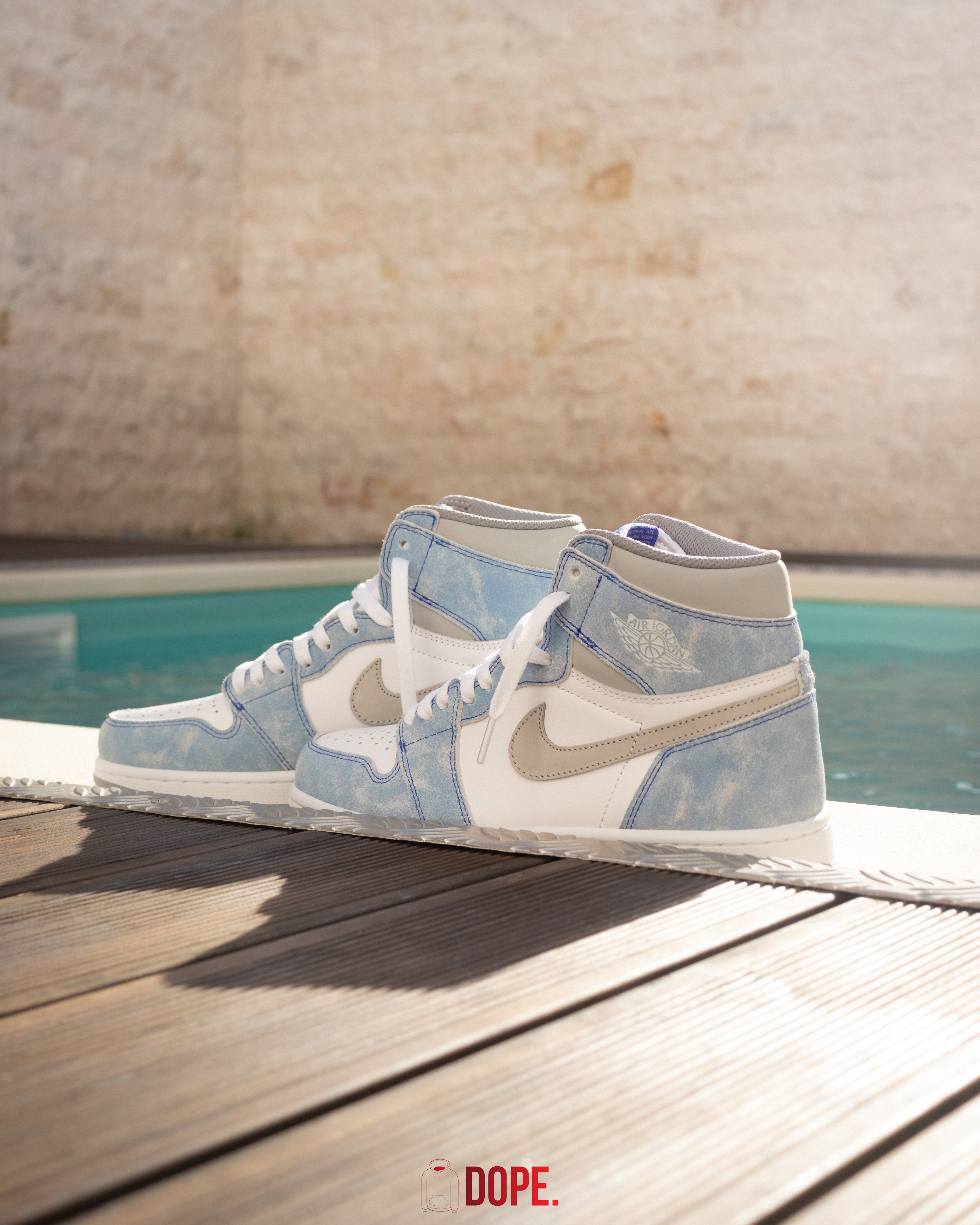 Jordan 1 Retro High Hyper Royal Smoke Grey